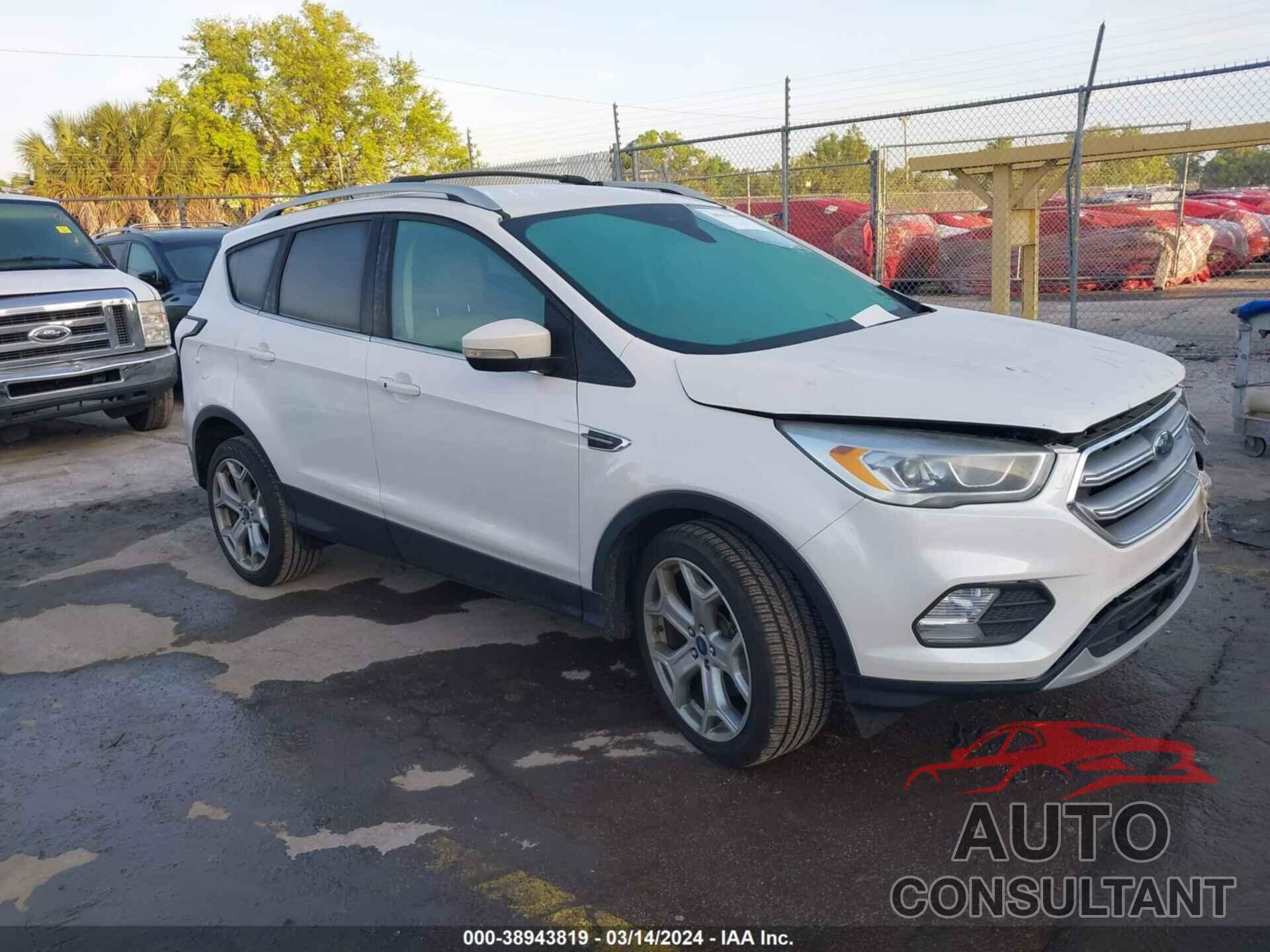 FORD ESCAPE 2017 - 1FMCU0J93HUD04700