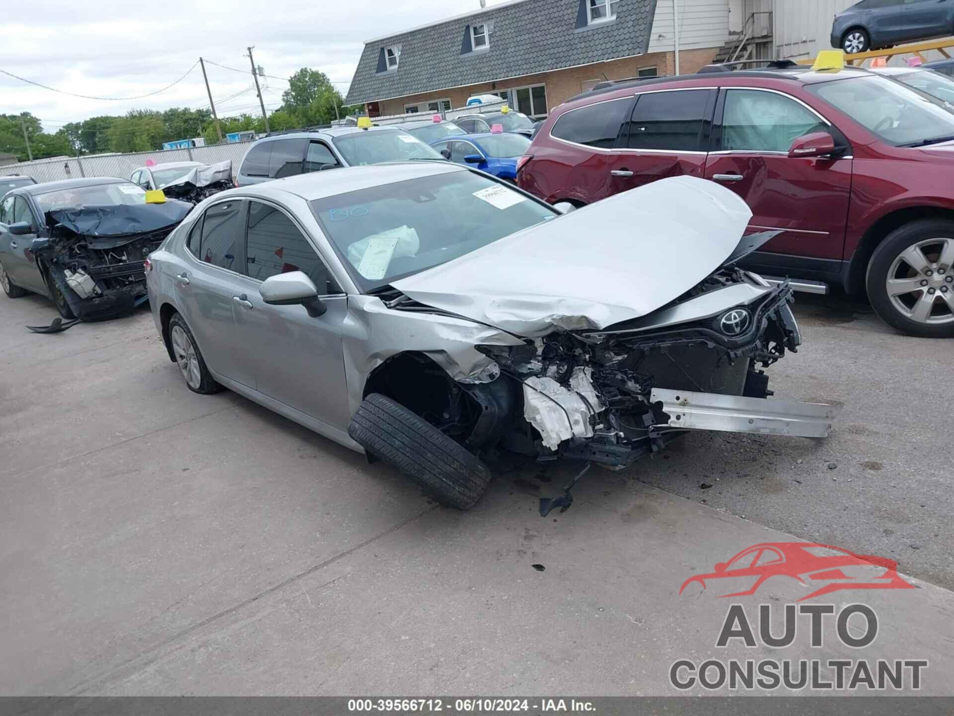 TOYOTA CAMRY 2018 - 4T1B11HKXJU118824