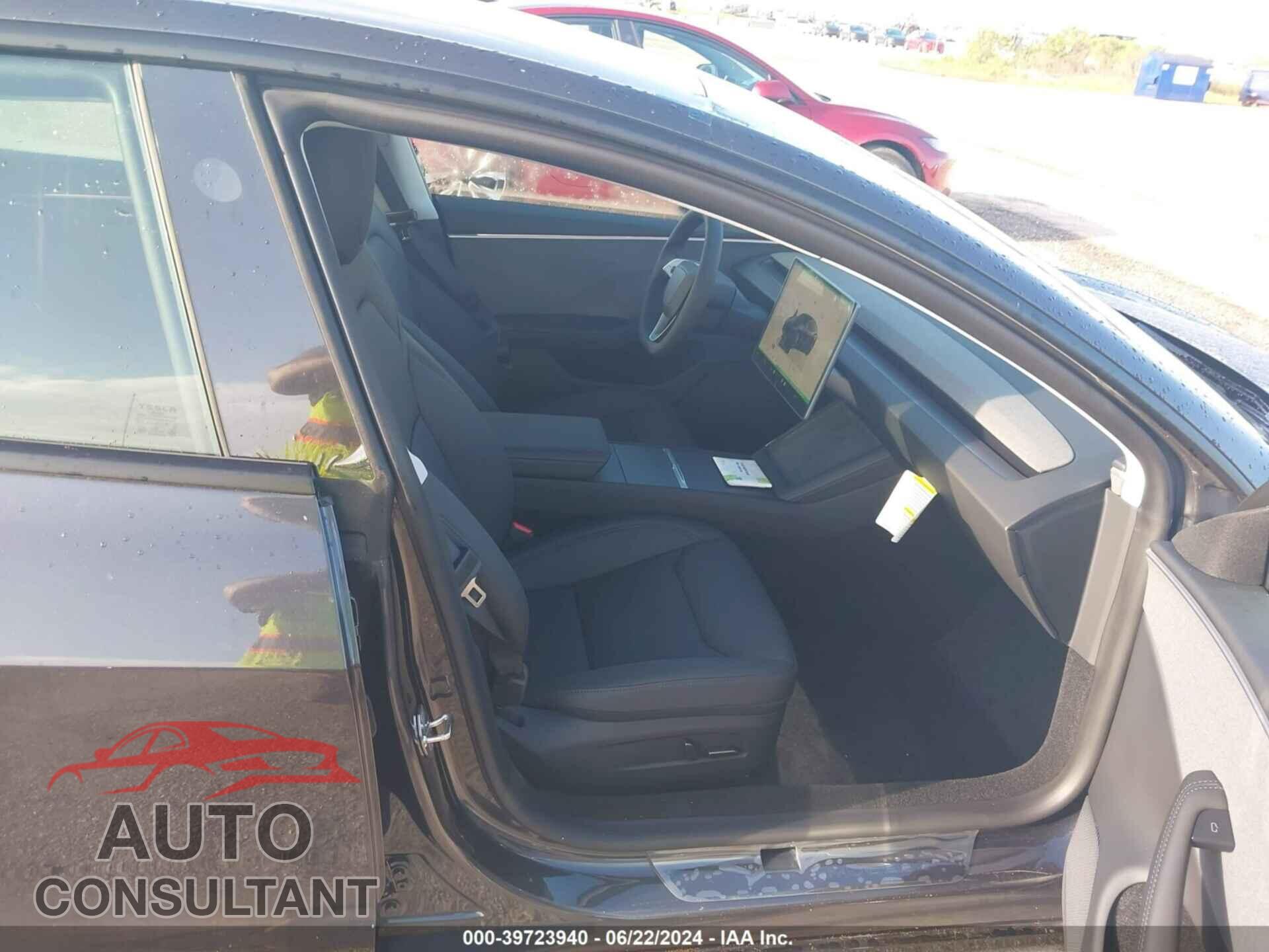 TESLA MODEL 3 2024 - 5YJ3E1EA2RF752402