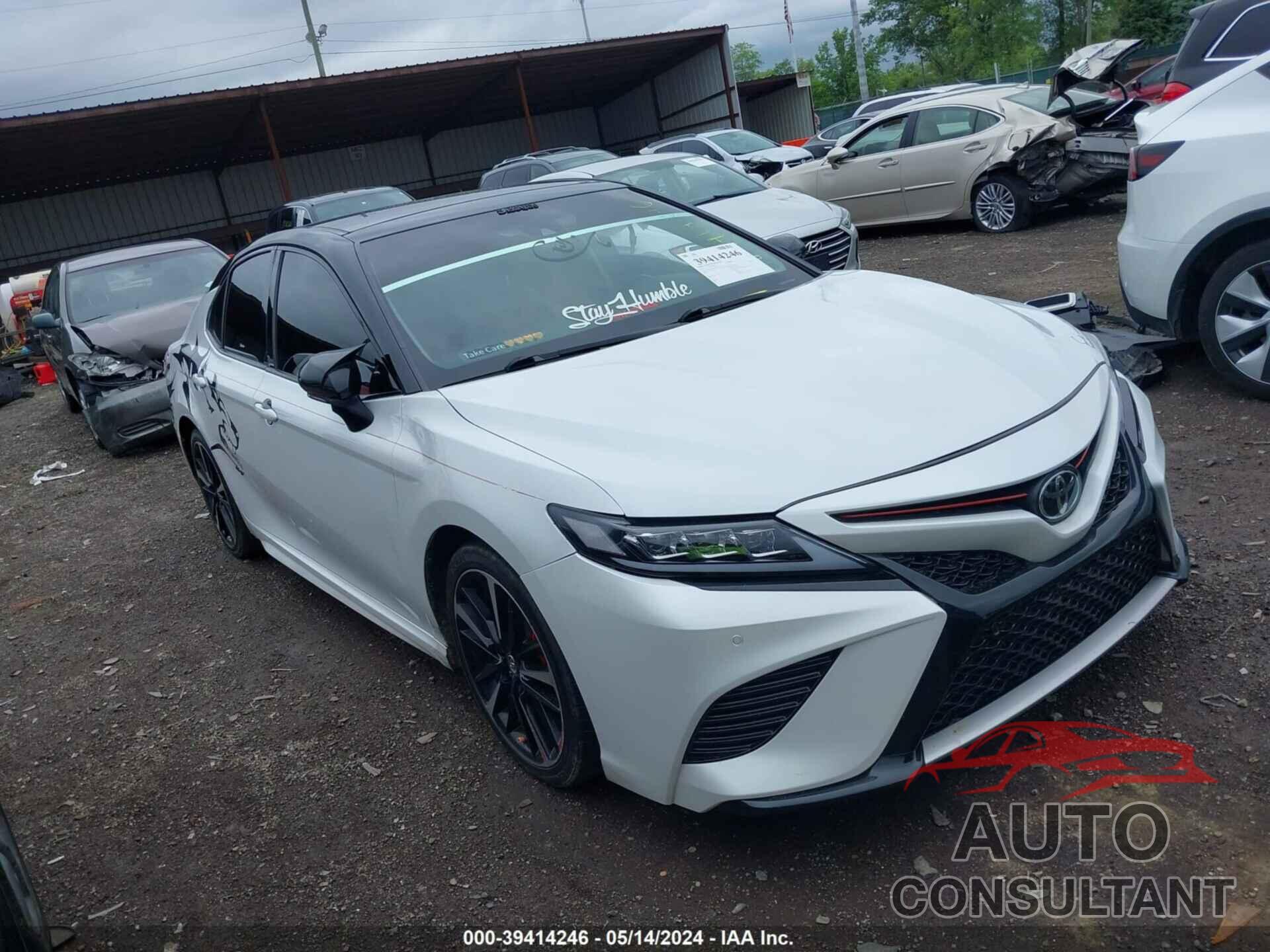 TOYOTA CAMRY 2018 - 4T1B61HK9JU012124