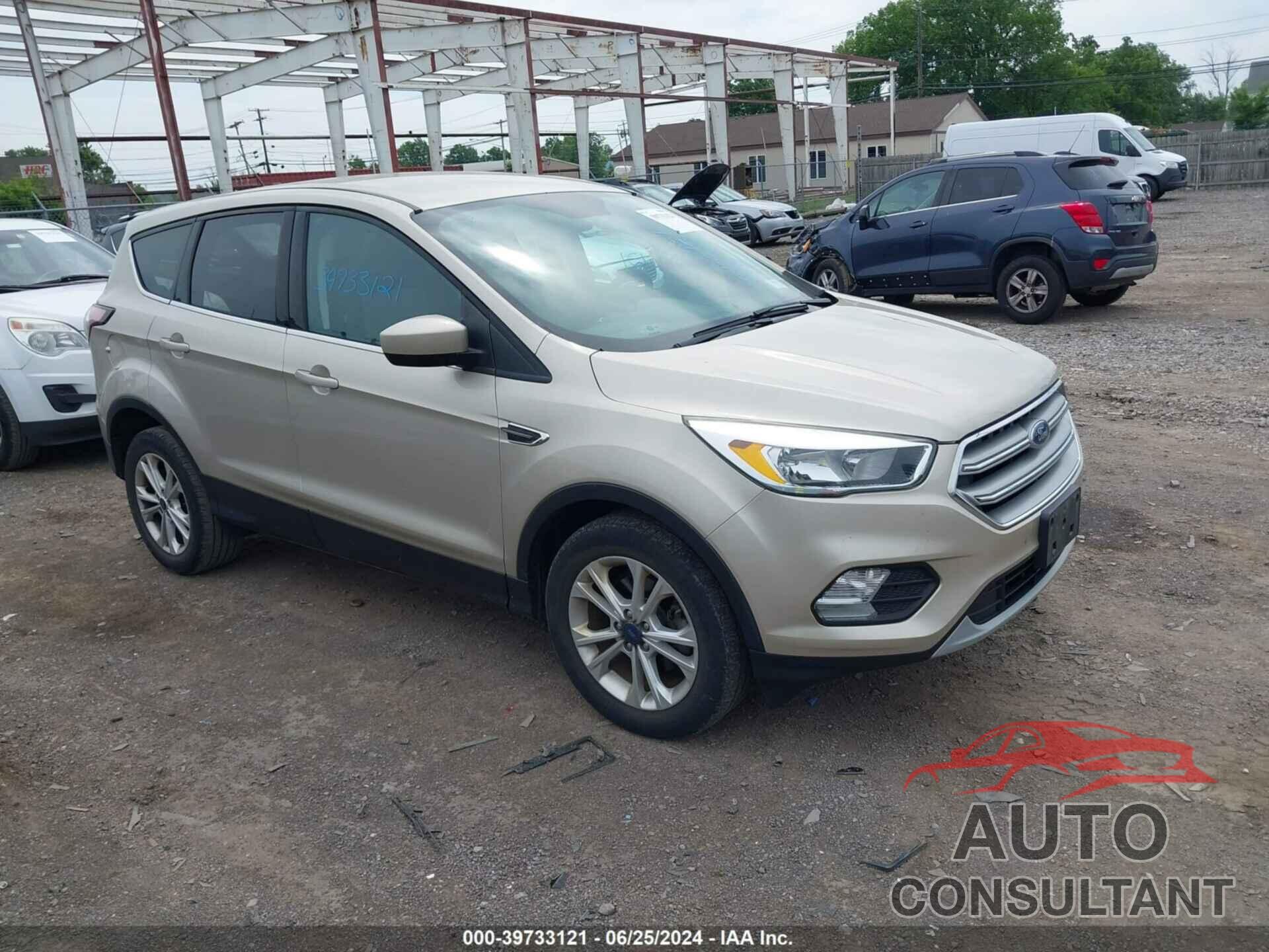 FORD ESCAPE 2017 - 1FMCU0GD9HUC32672