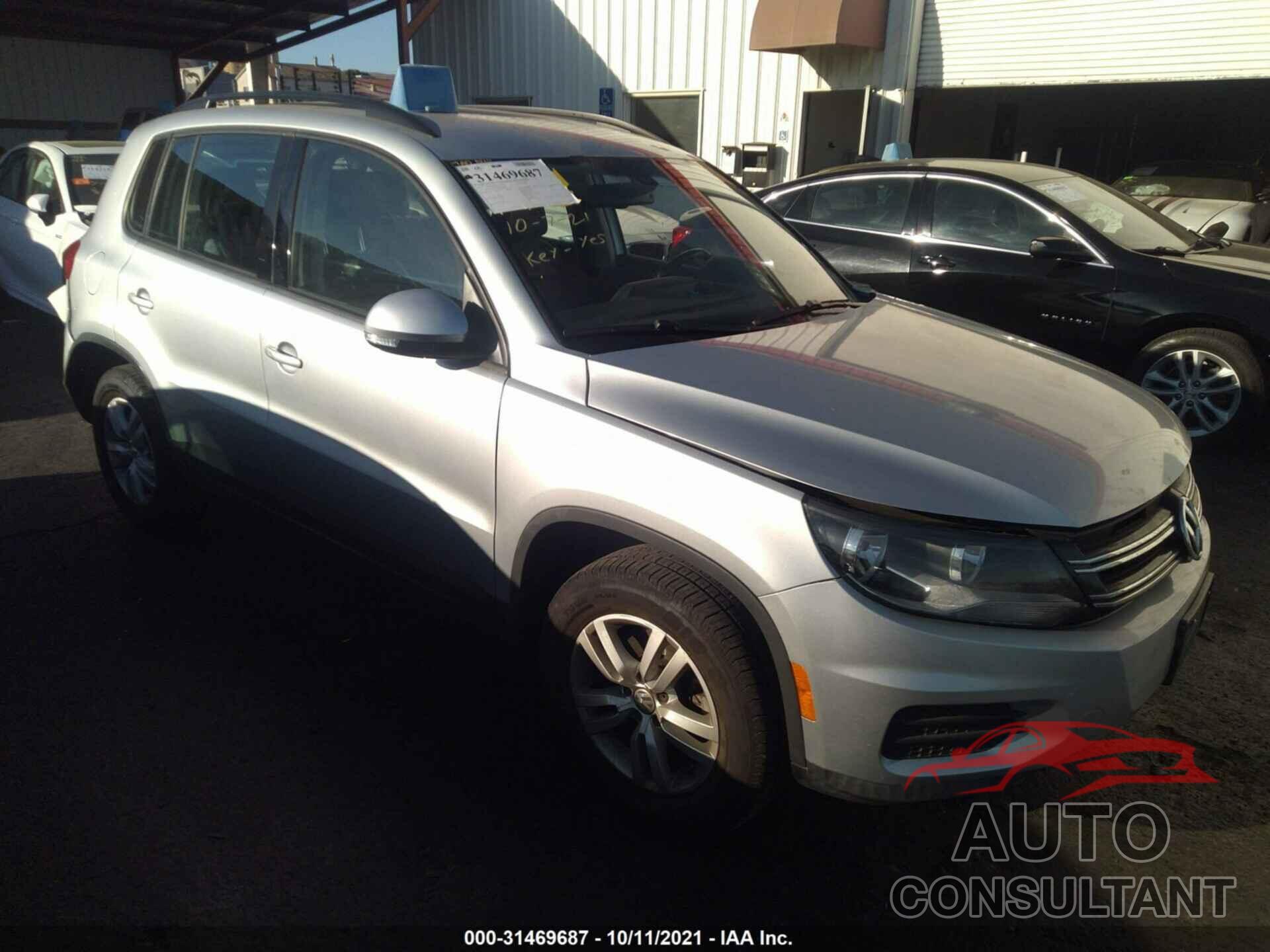 VOLKSWAGEN TIGUAN 2017 - WVGAV7AX2HK026590