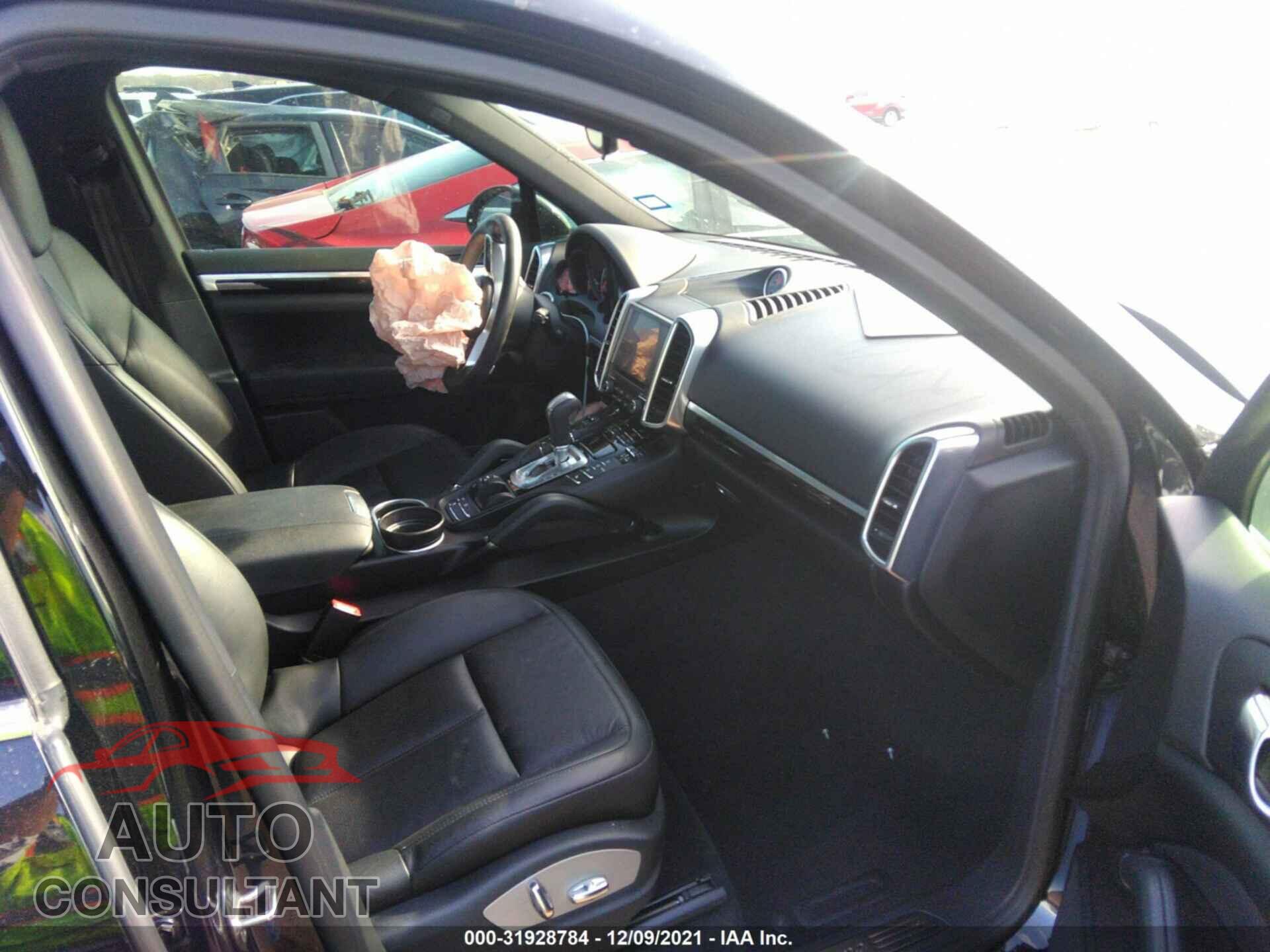 PORSCHE CAYENNE 2018 - WP1AA2A29JKA04680