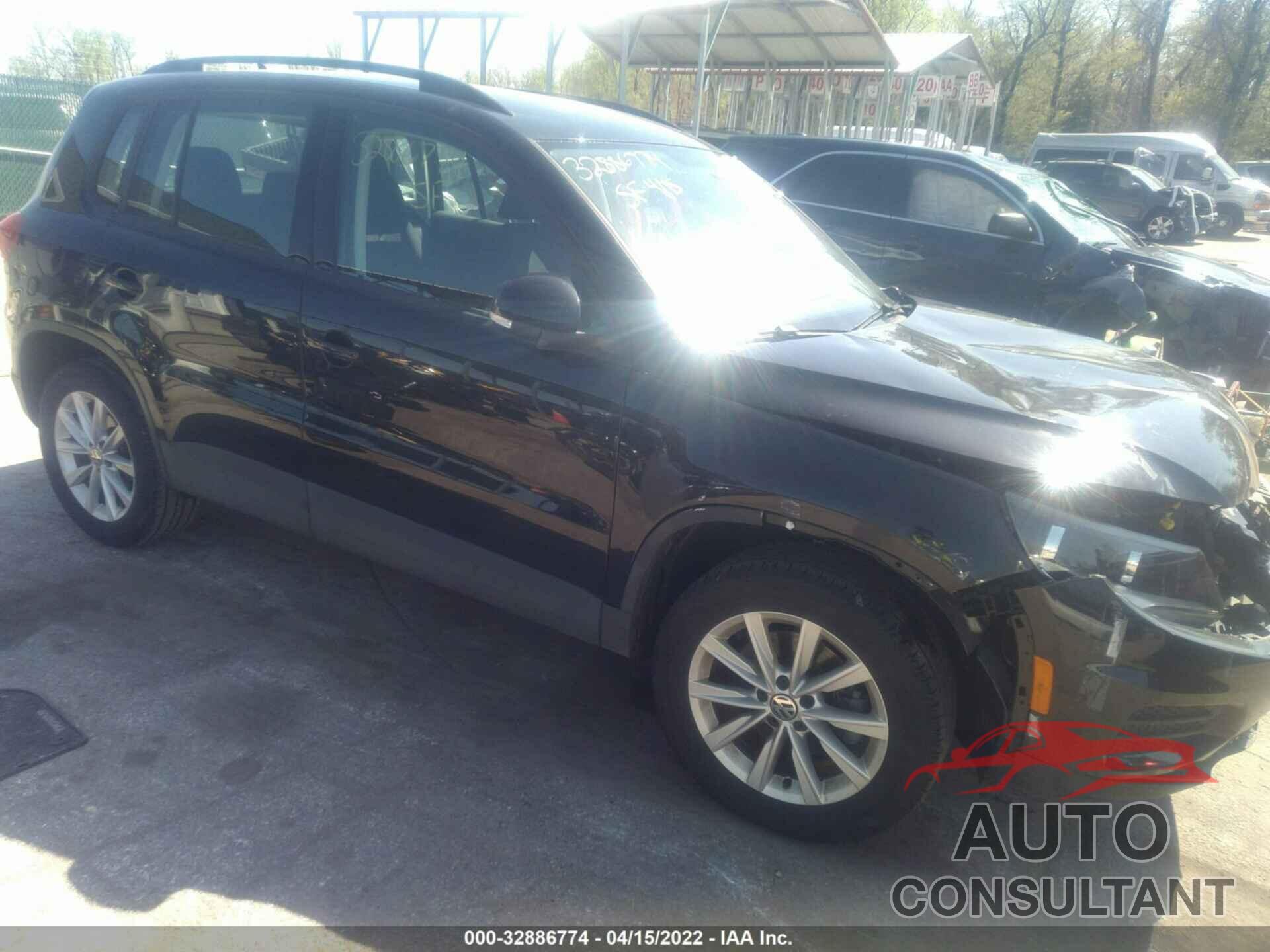 VOLKSWAGEN TIGUAN 2017 - WVGAV7AX5HK052665