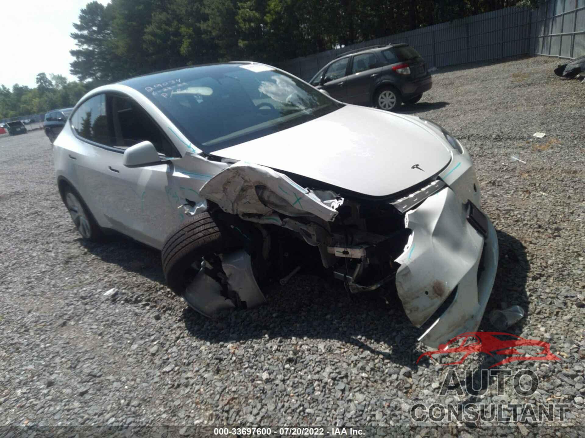 TESLA MODEL Y 2021 - 5YJYGDEE4MF243506