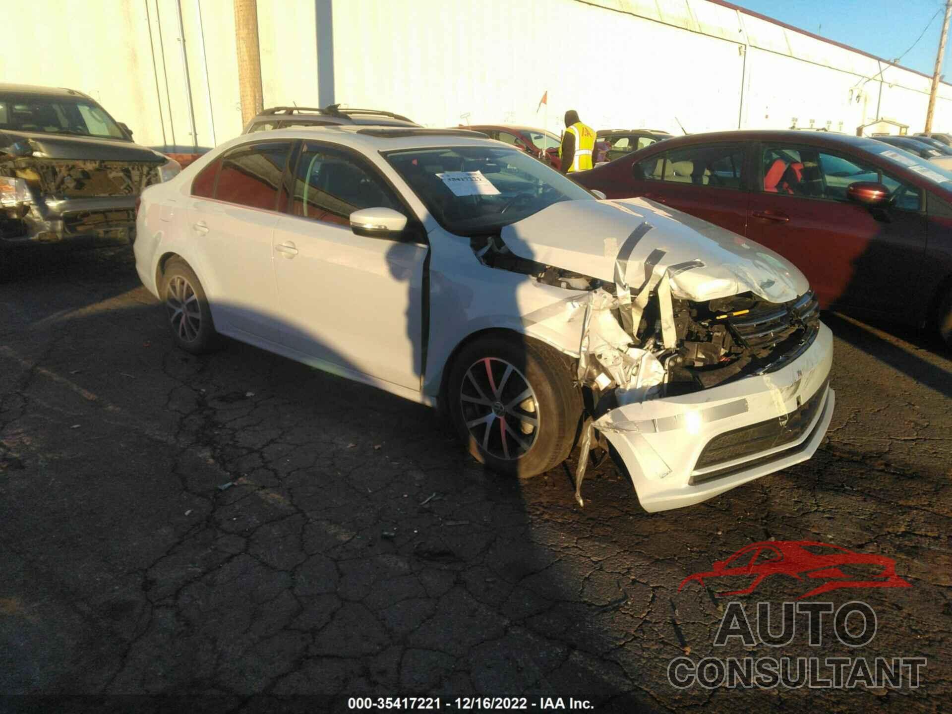 VOLKSWAGEN JETTA 2018 - 3VWDB7AJ9JM215819