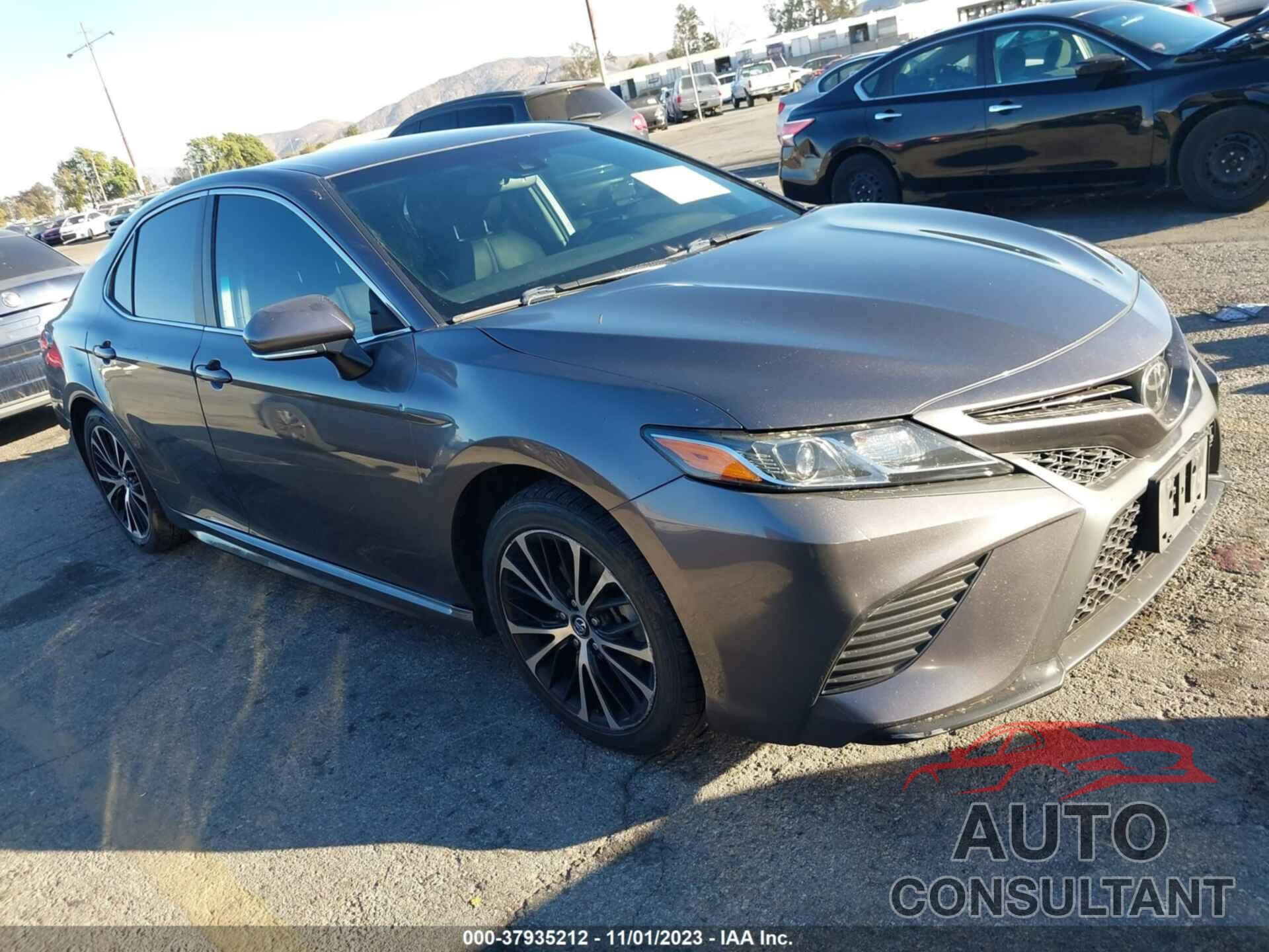 TOYOTA CAMRY 2018 - 4T1B11HK6JU607852