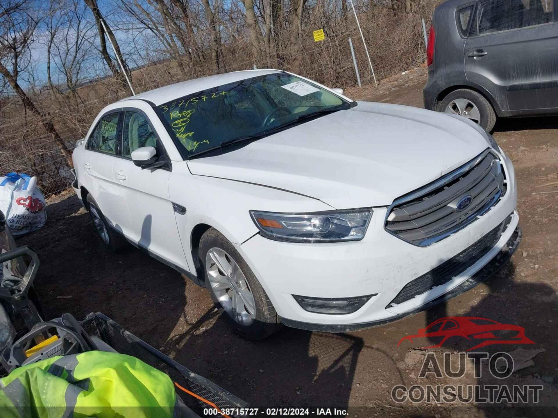 FORD TAURUS 2018 - 1FAHP2E86JG132347