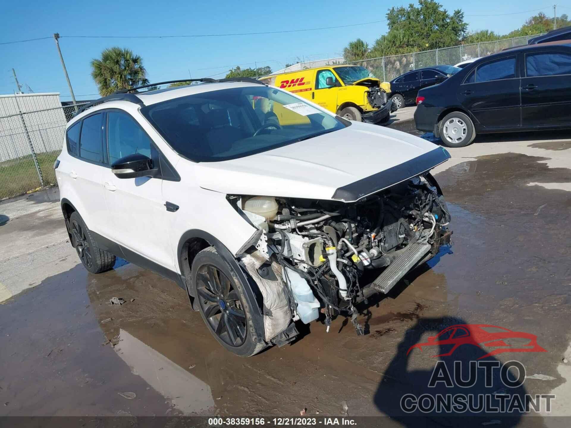 FORD ESCAPE 2017 - 1FMCU9J9XHUD49802