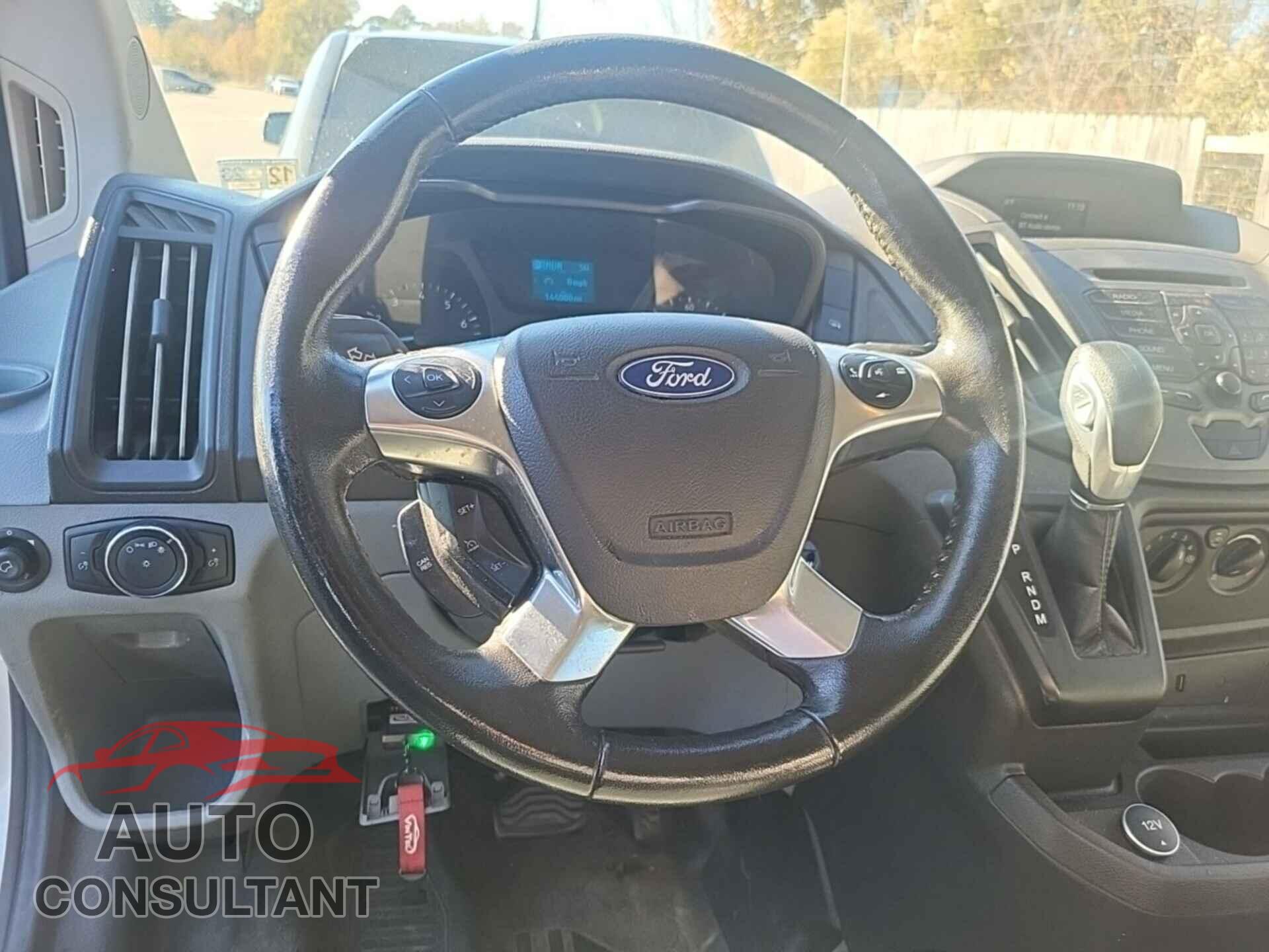 FORD TRANSIT 2017 - 1FTYR1YM4HKB02813