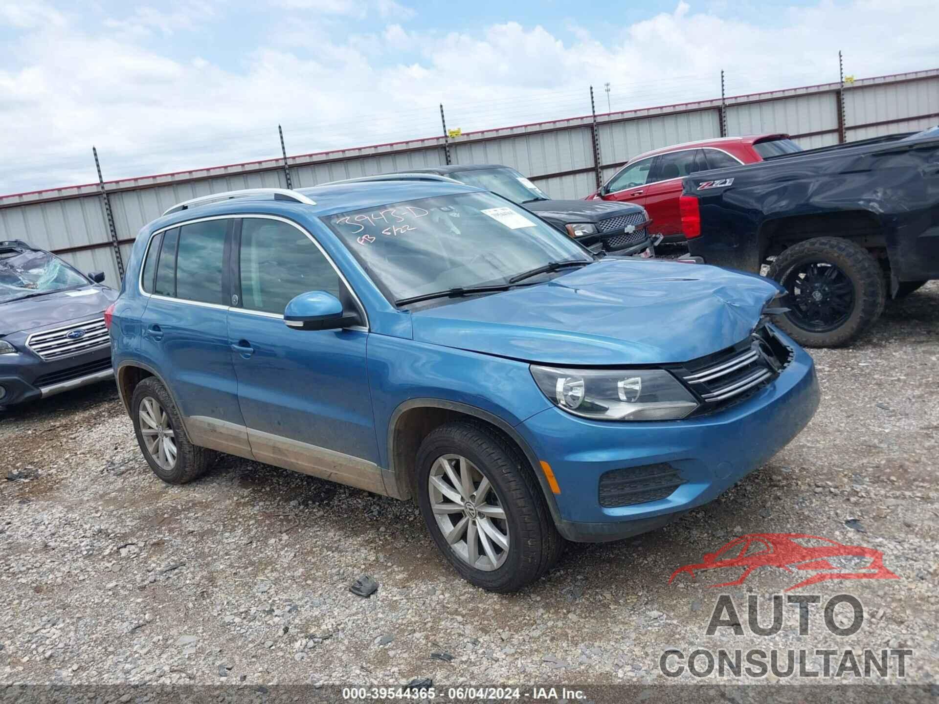 VOLKSWAGEN TIGUAN 2017 - WVGRV7AX7HK020514