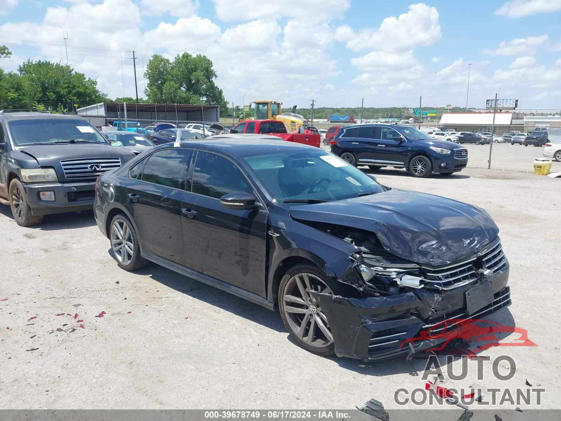 VOLKSWAGEN PASSAT 2018 - 1VWAA7A39JC032445