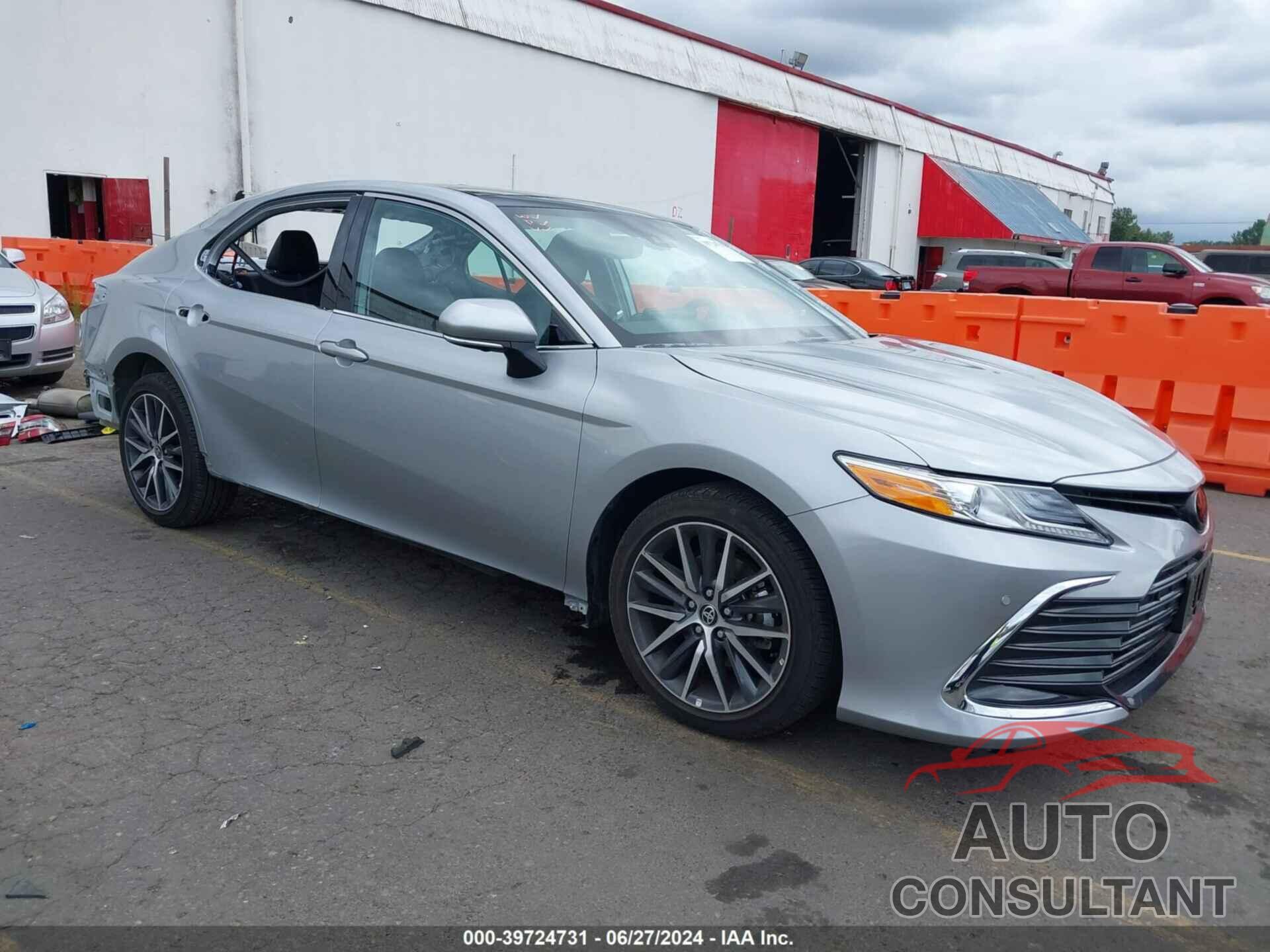 TOYOTA CAMRY 2023 - 4T1F11AK2PU123584