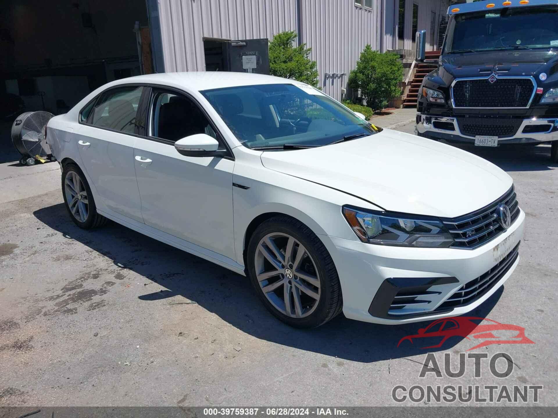 VOLKSWAGEN PASSAT 2018 - 1VWAA7A38JC043386