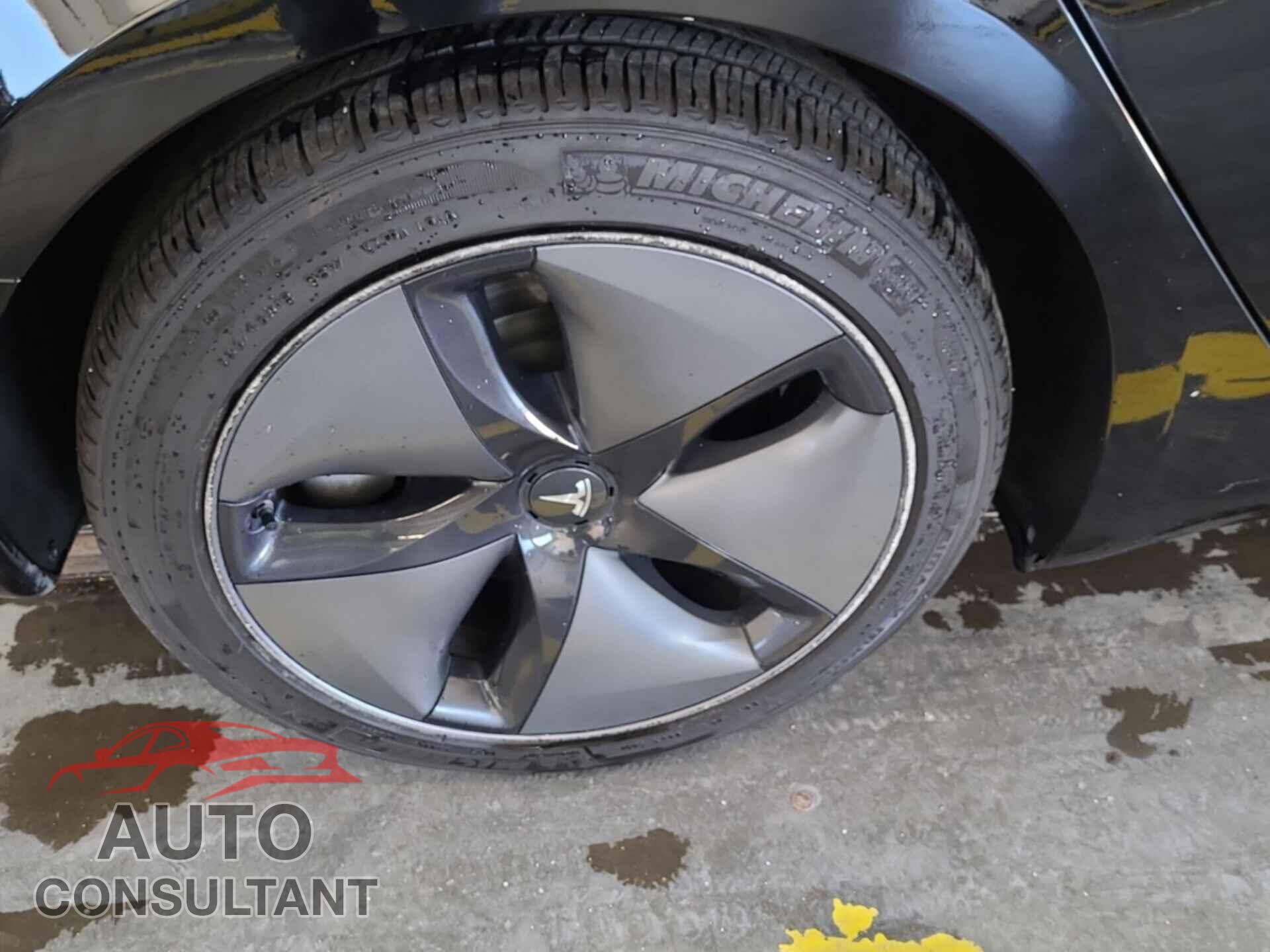 TESLA MODEL 3 2019 - 5YJ3E1EB7KF193962