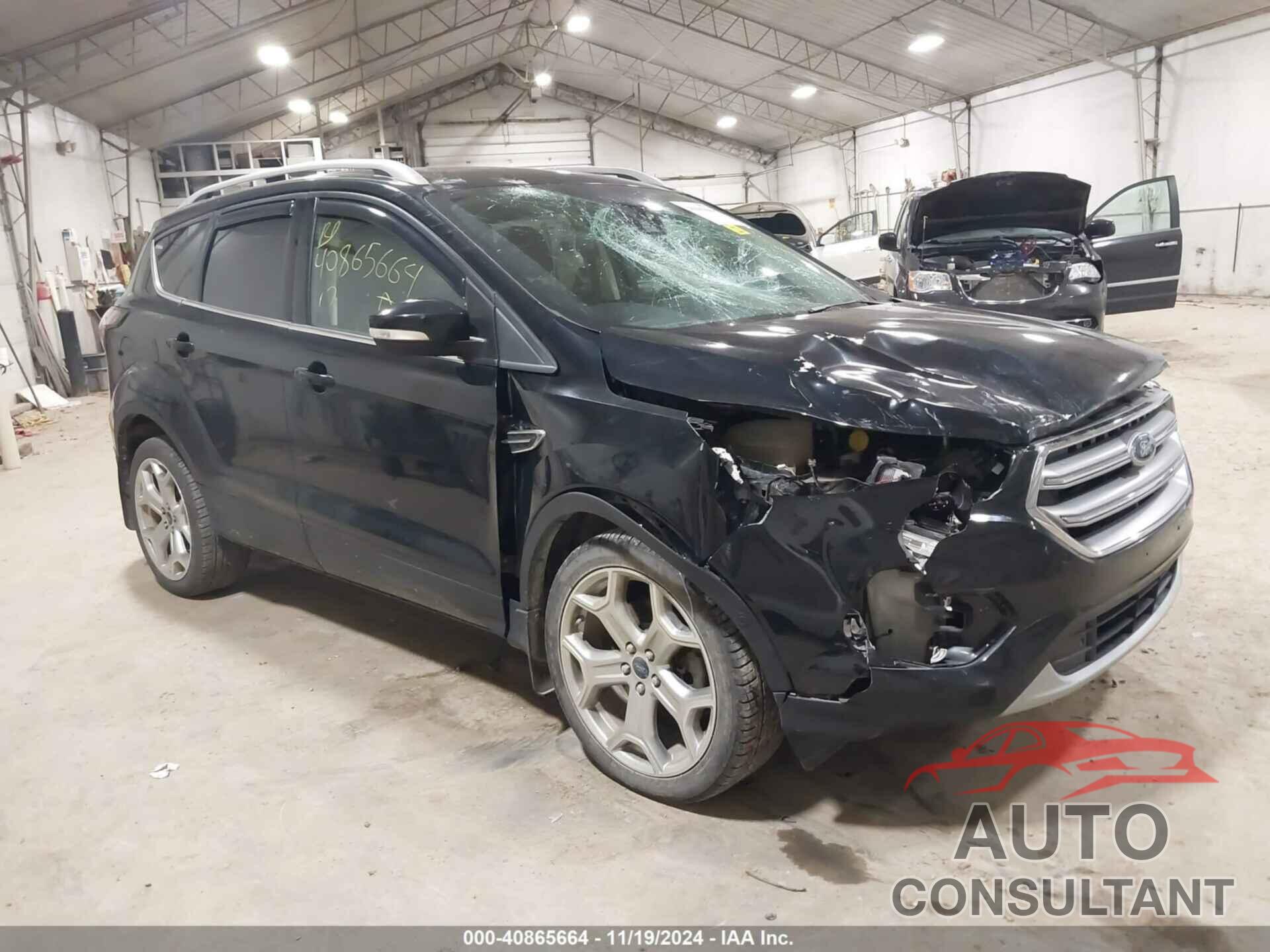FORD ESCAPE 2017 - 1FMCU0J94HUB27638