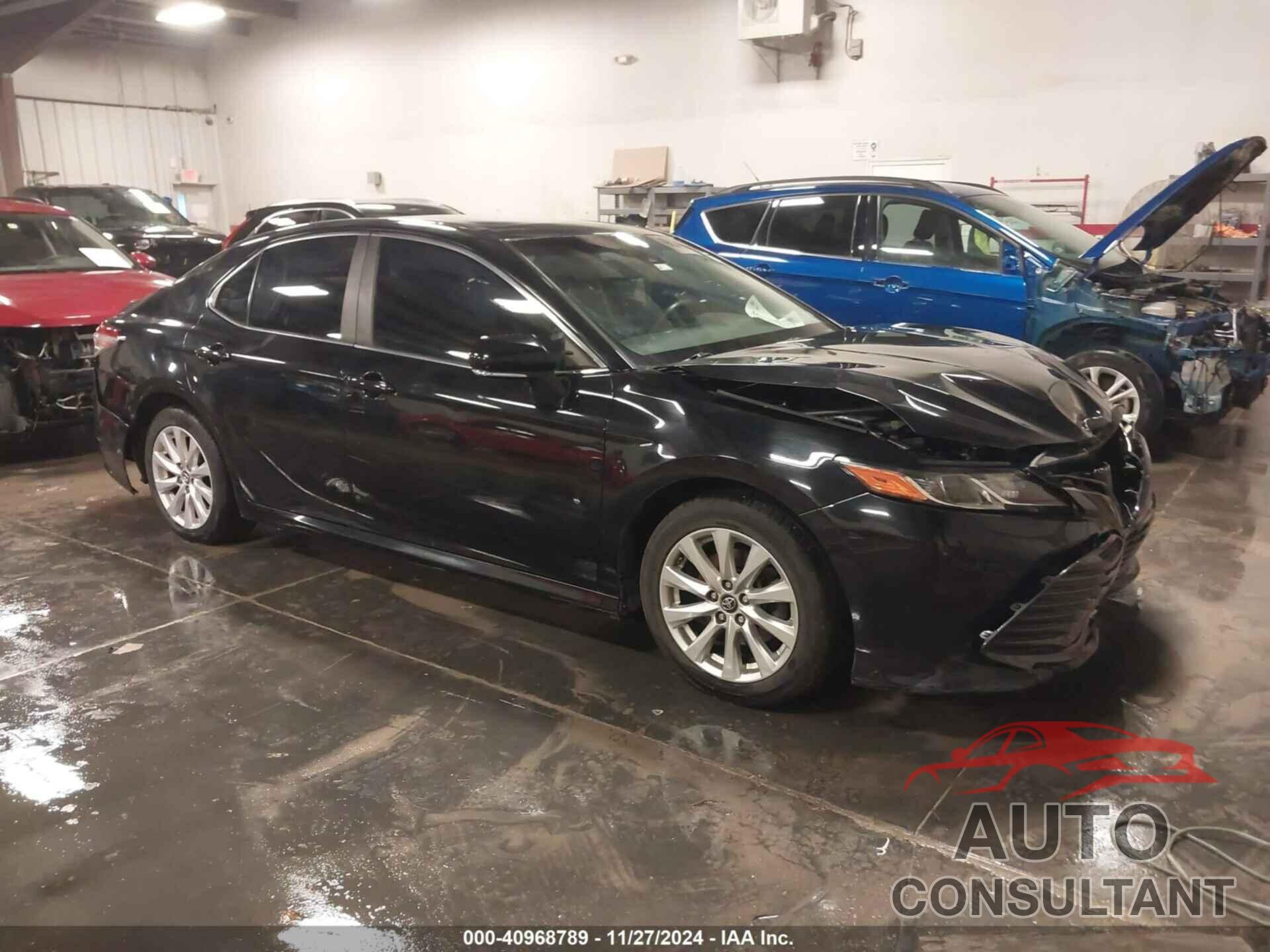 TOYOTA CAMRY 2018 - 4T1B11HK6JU552142