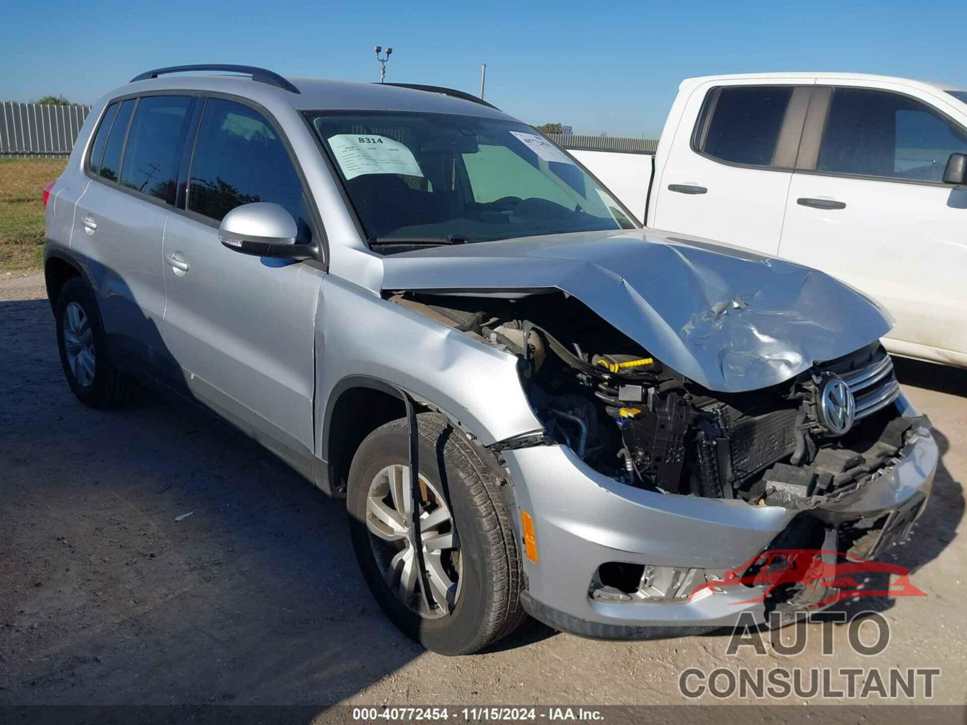 VOLKSWAGEN TIGUAN 2017 - WVGBV7AX7HK022250