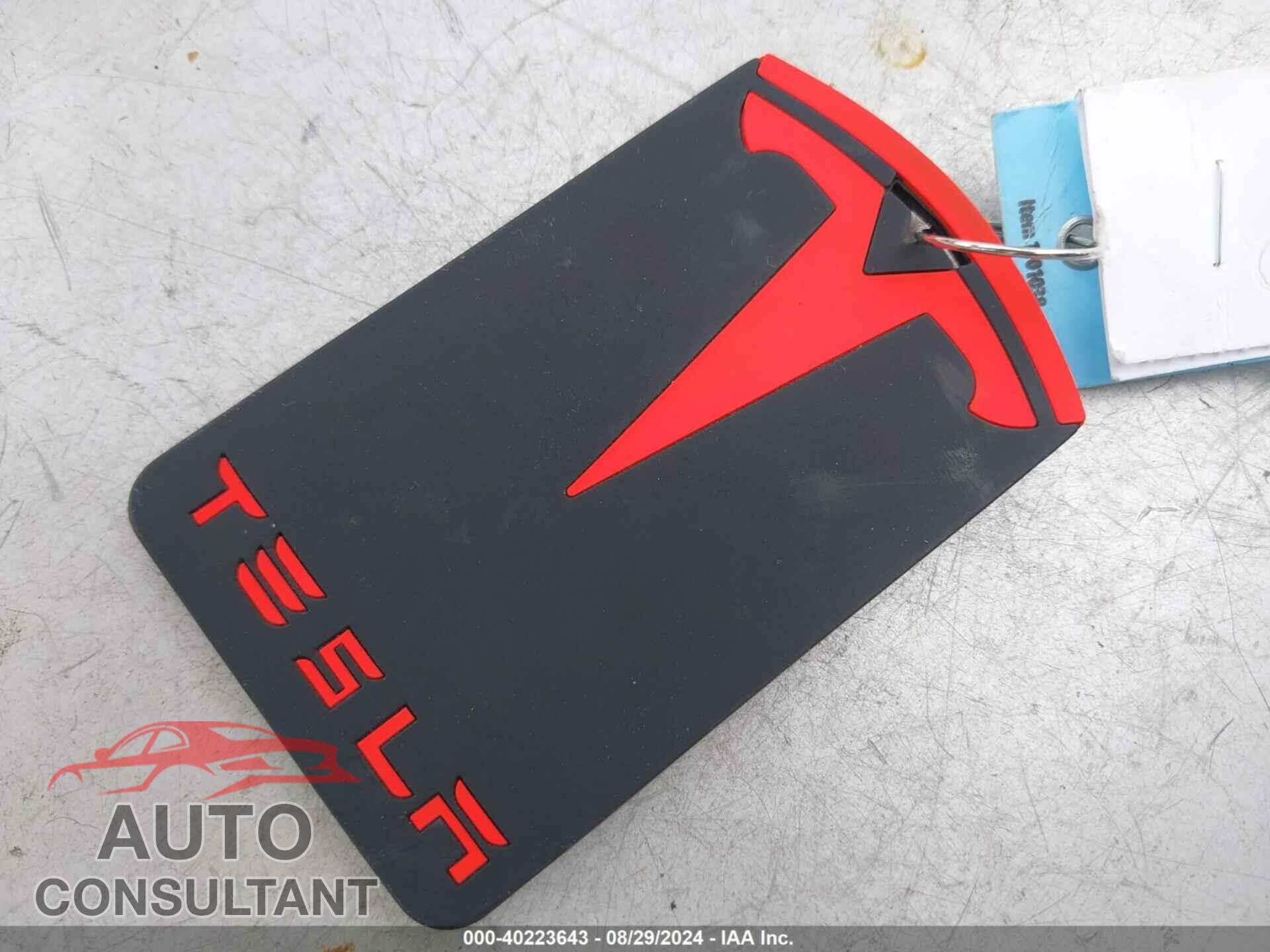 TESLA MODEL Y 2023 - 7SAYGDEE8PF804409