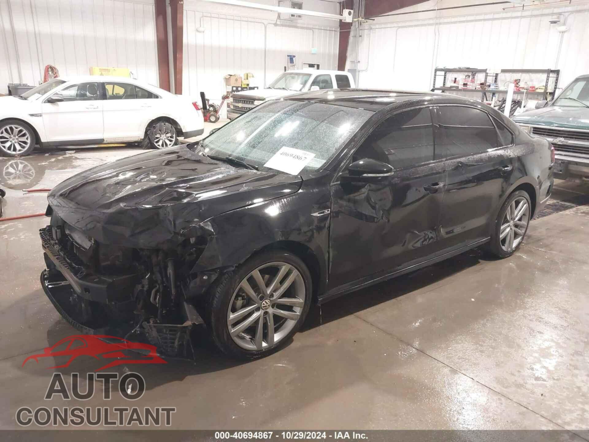 VOLKSWAGEN PASSAT 2018 - 1VWAA7A35JC040073