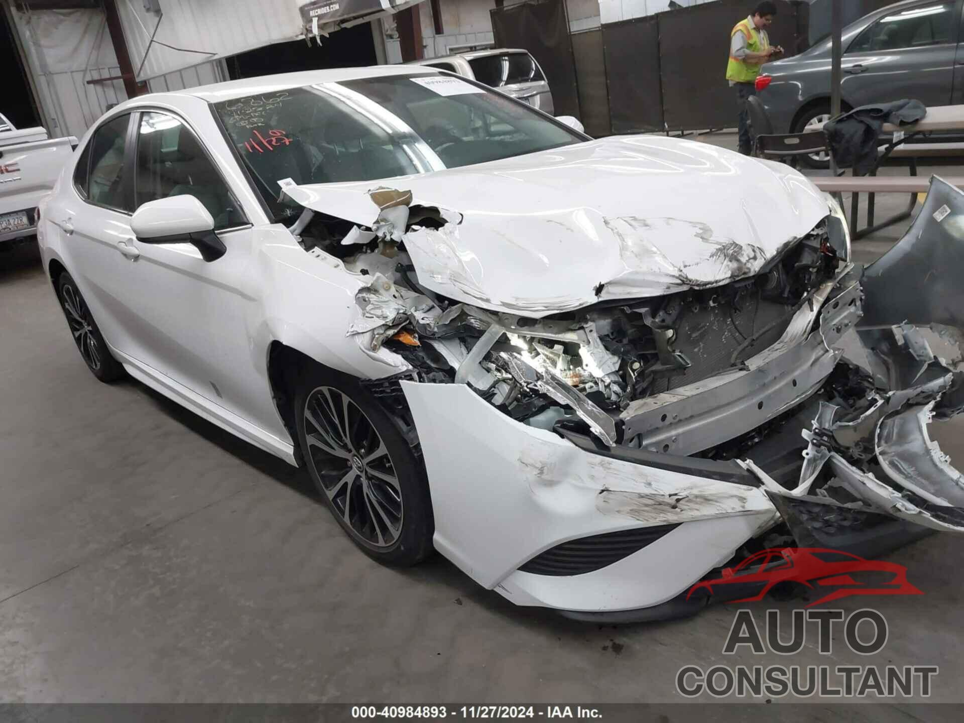 TOYOTA CAMRY 2018 - 4T1B11HK8JU100161