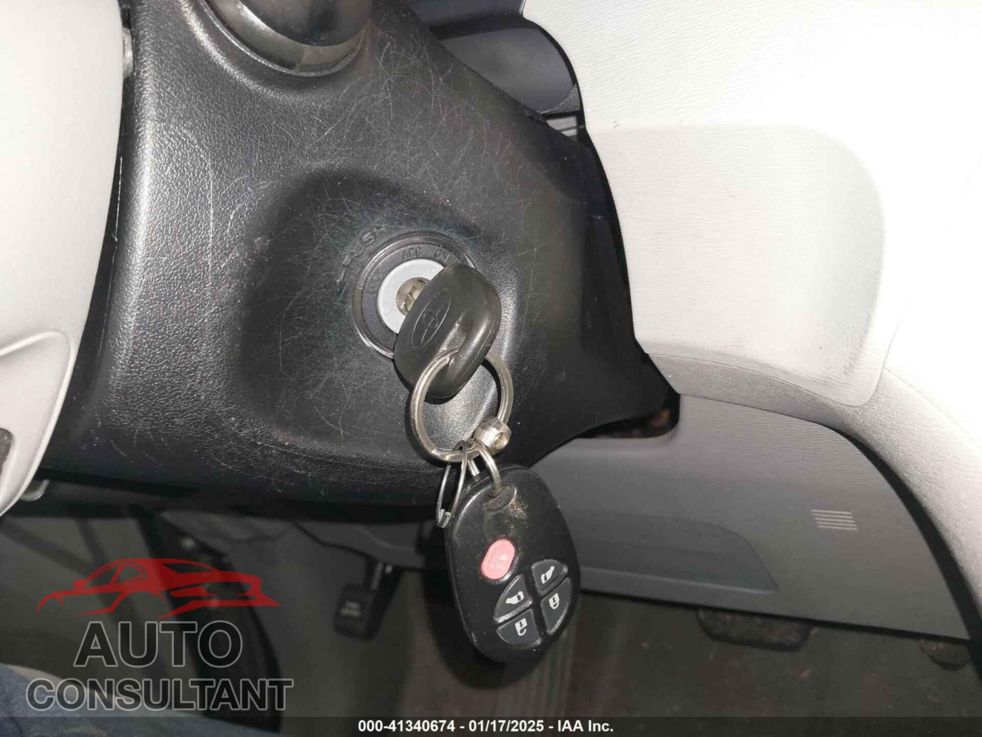 TOYOTA SIENNA 2011 - 5TDKK3DC0BS174711