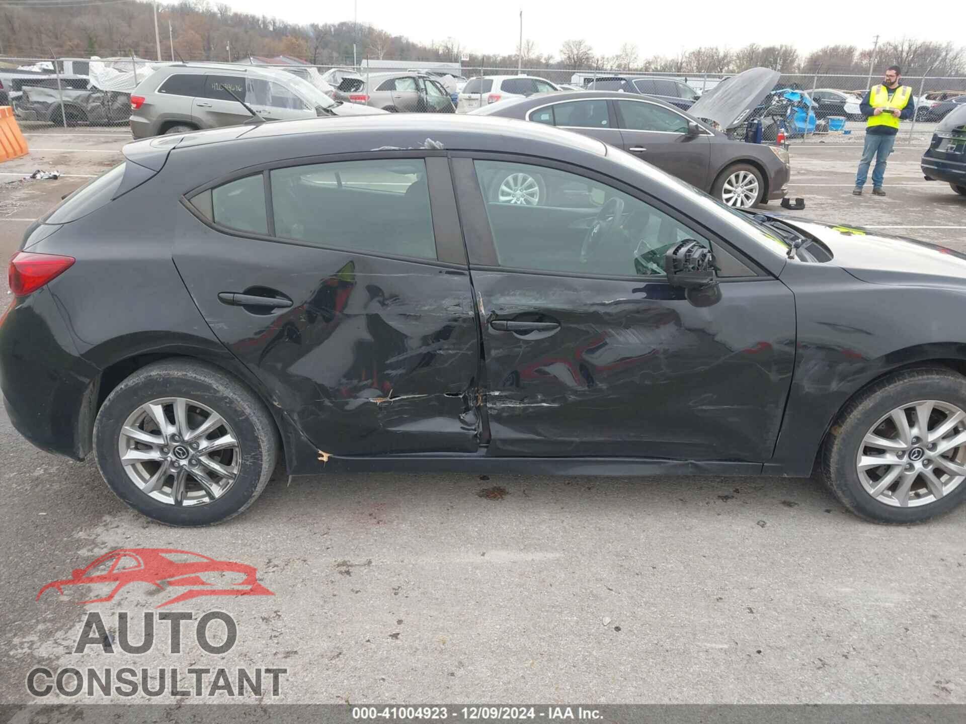 MAZDA MAZDA3 2018 - 3MZBN1K76JM211189