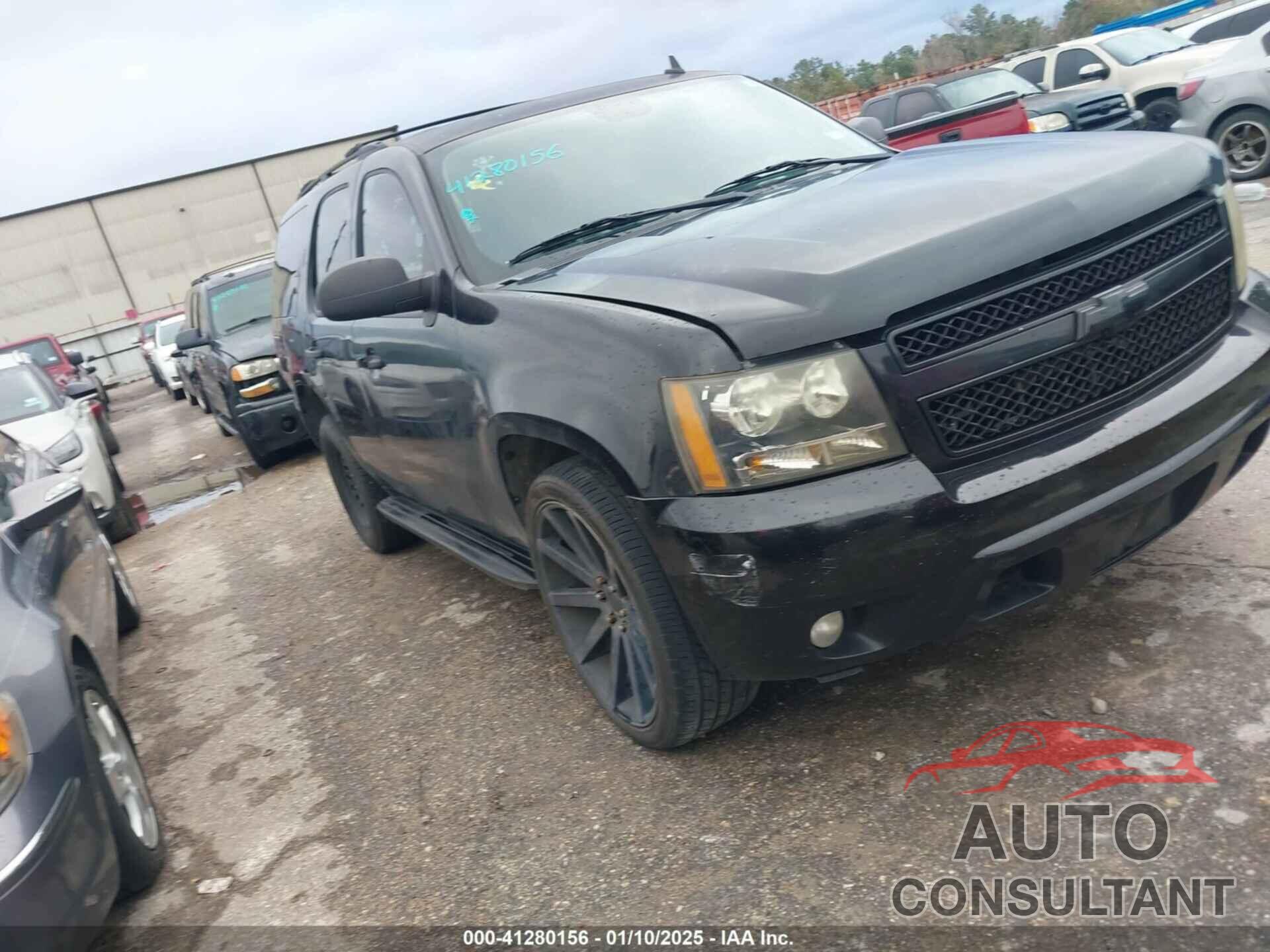 CHEVROLET TAHOE 2011 - 1GNSCAE03BR153332