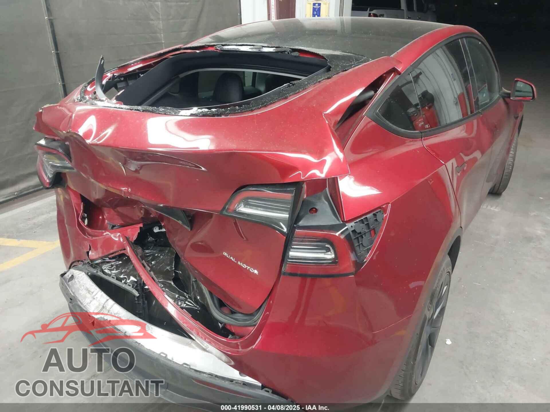 TESLA MODEL Y 2024 - 7SAYGDEE2RF128512