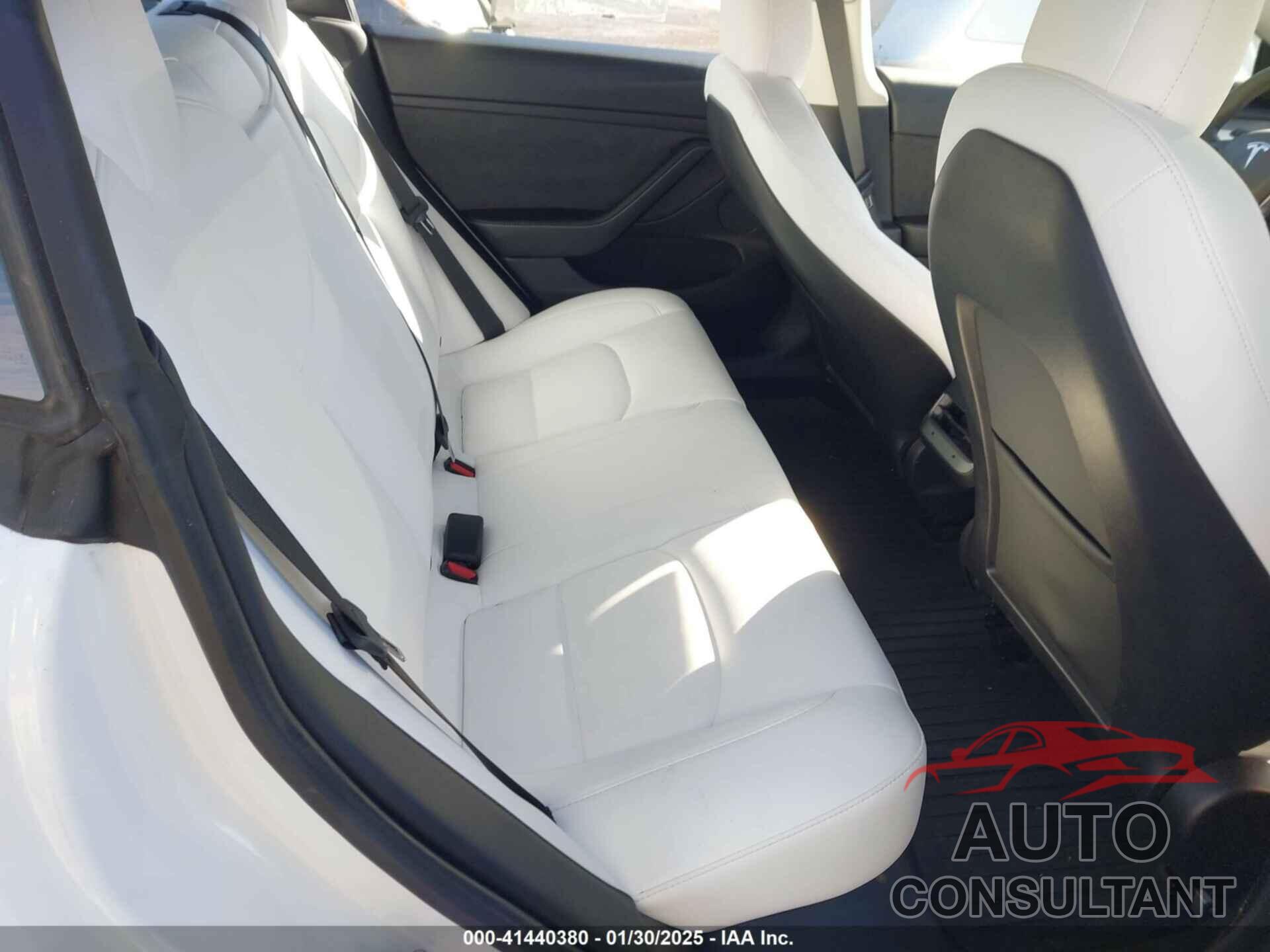 TESLA MODEL 3 2021 - 5YJ3E1EB5MF061236