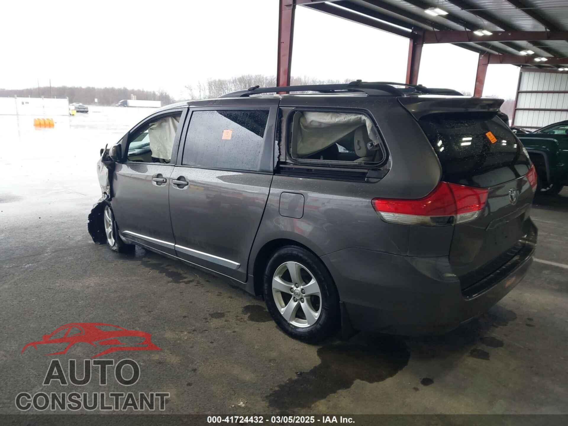 TOYOTA SIENNA 2013 - 5TDKK3DC8DS403901