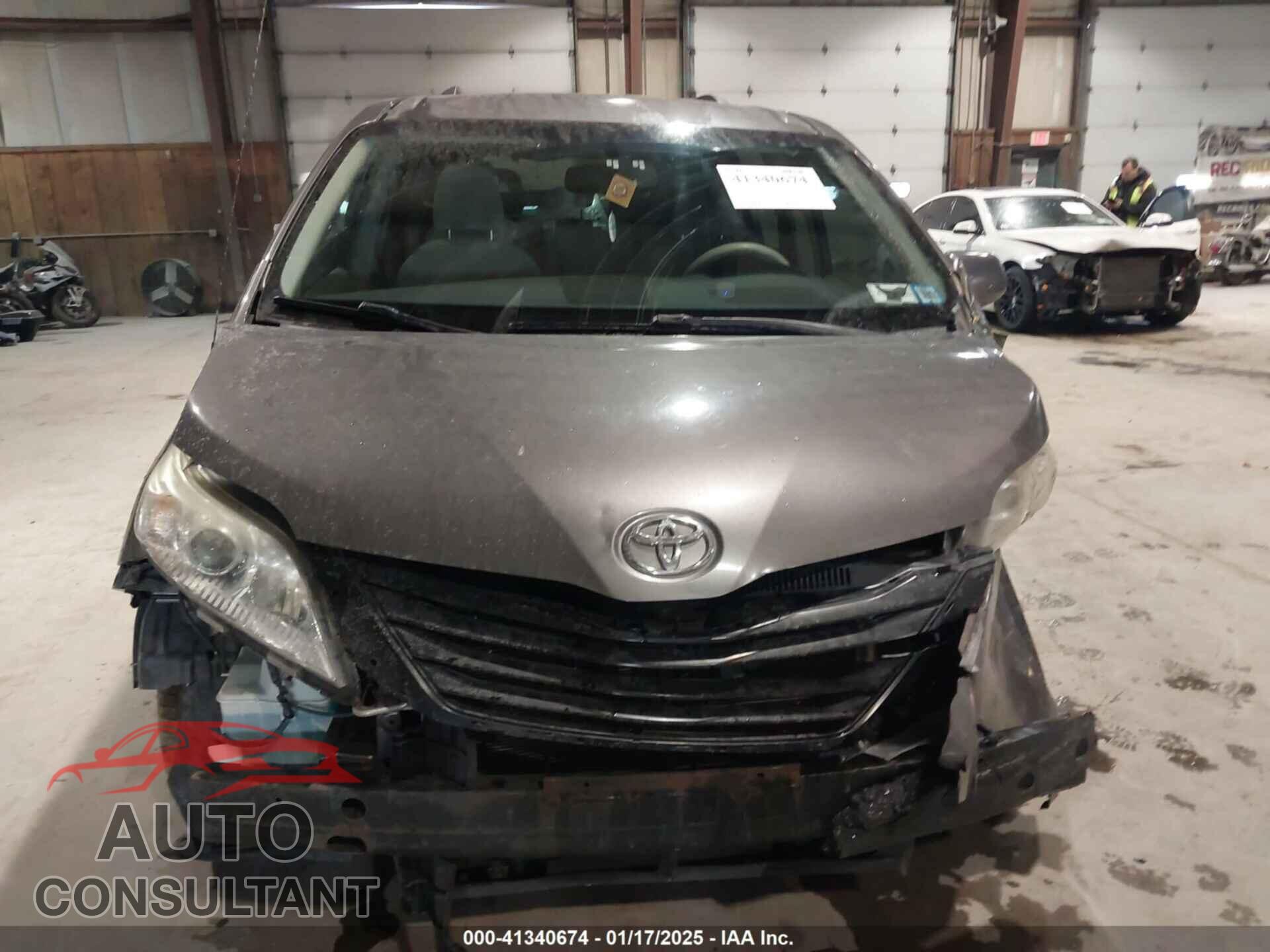 TOYOTA SIENNA 2011 - 5TDKK3DC0BS174711