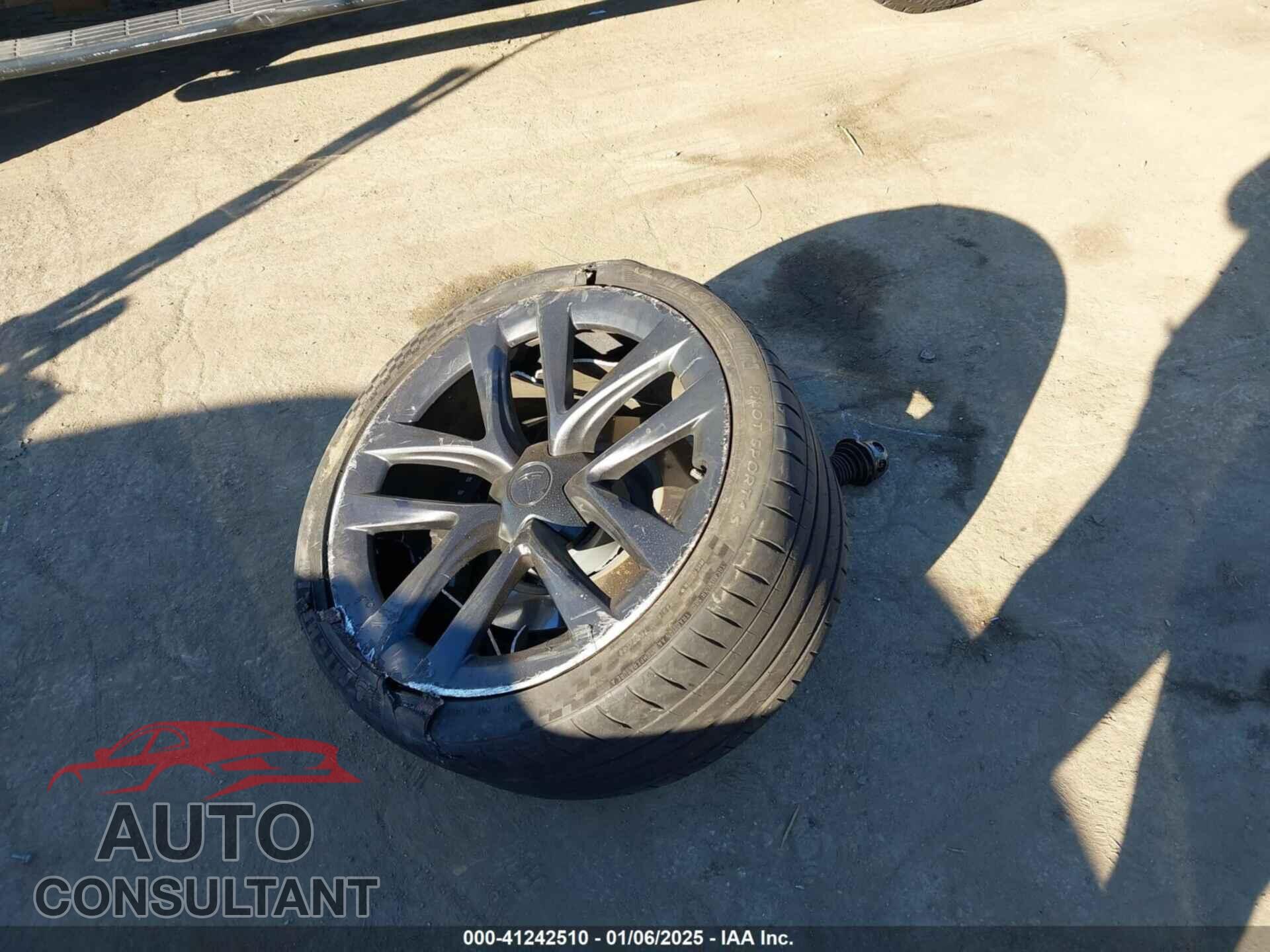 TESLA MODEL S 2023 - 5YJSA1E51PF519599
