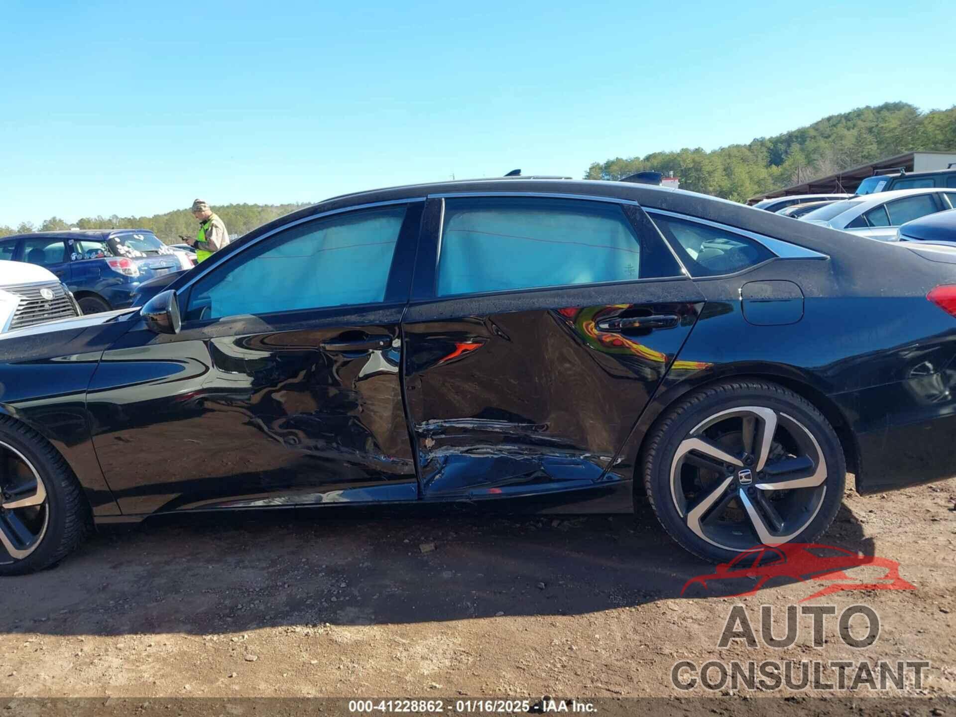 HONDA ACCORD 2018 - 1HGCV1F33JA158979