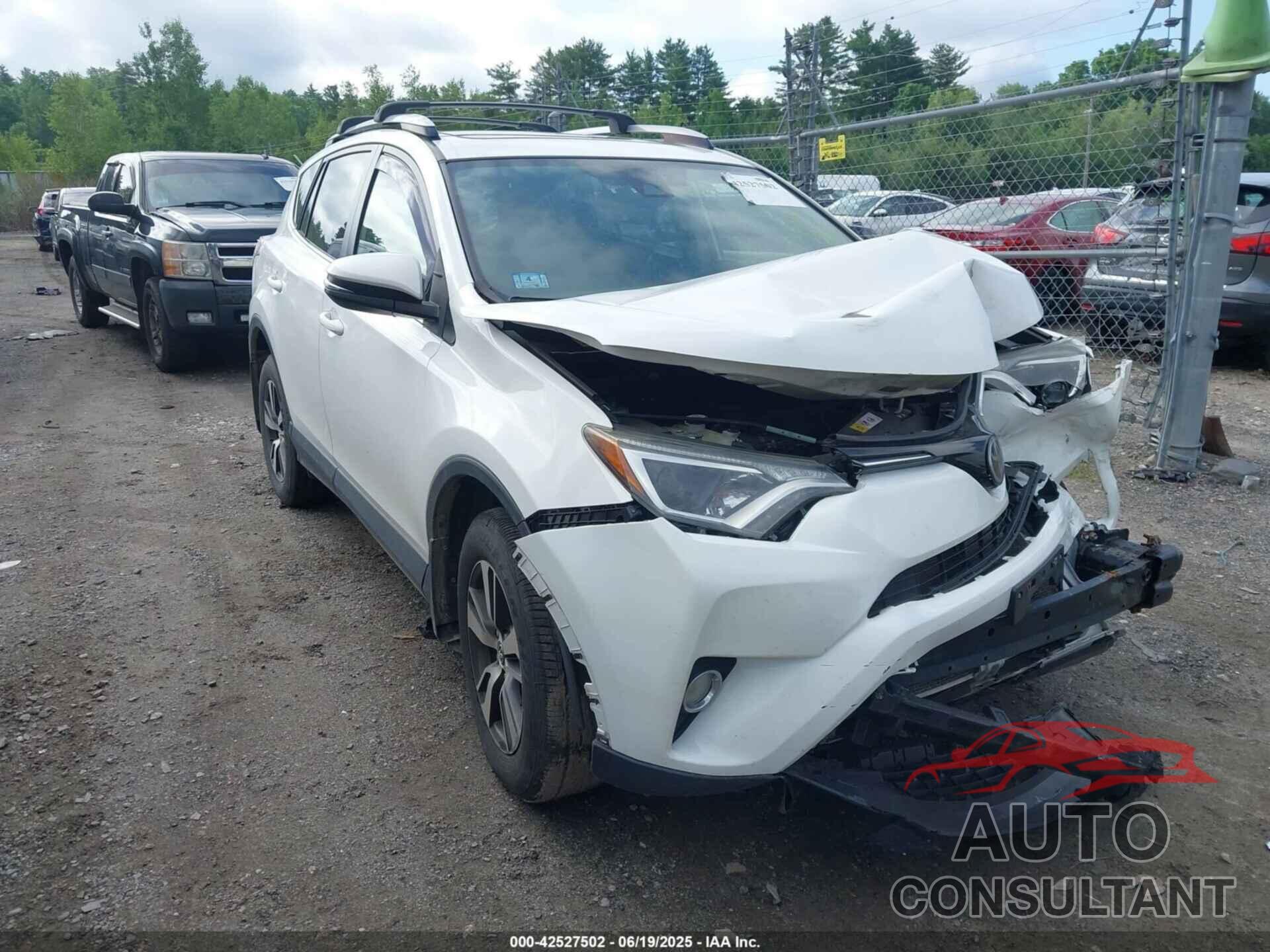 TOYOTA RAV4 2017 - JTMRFREV7HD199244