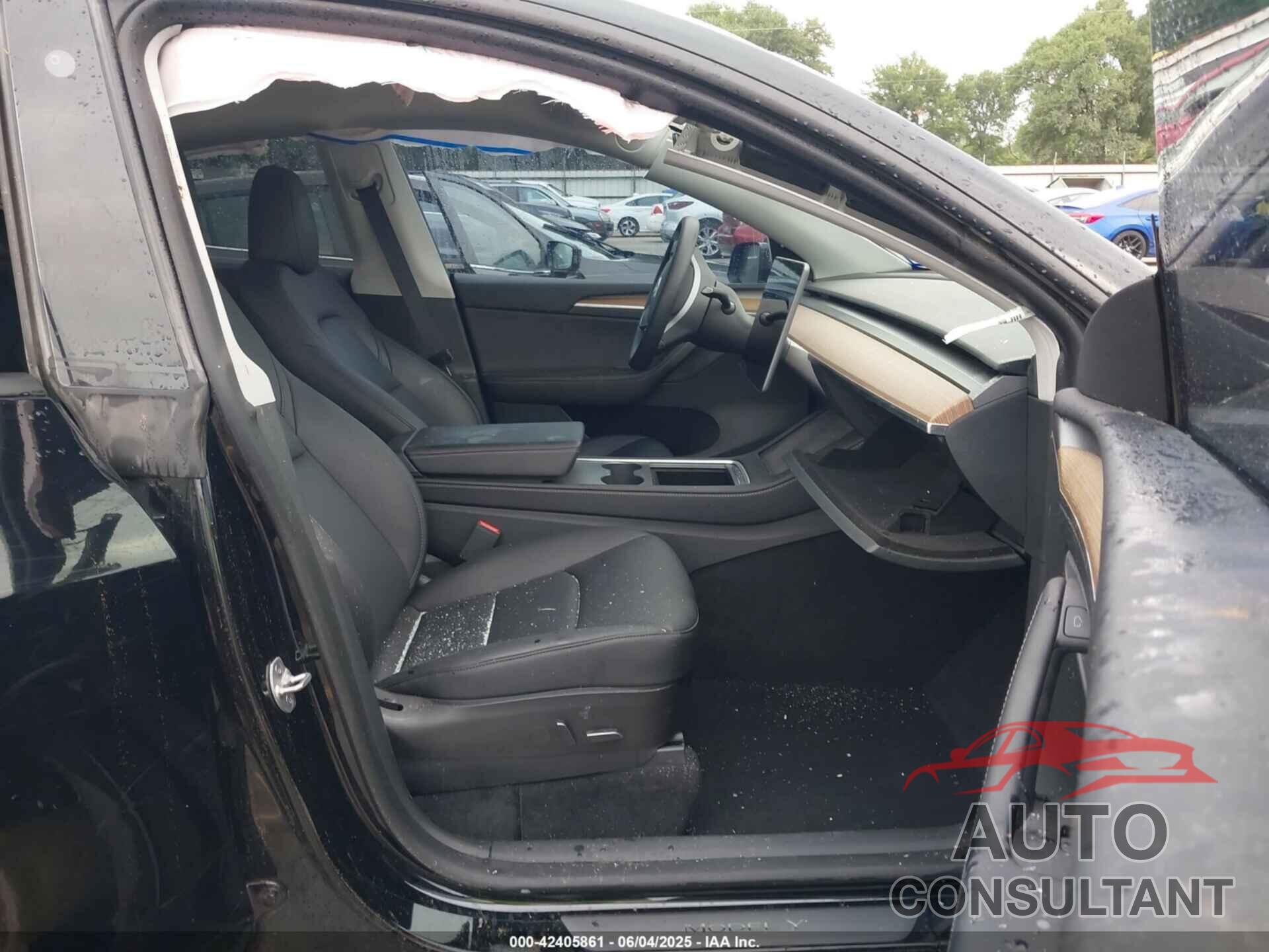 TESLA MODEL Y 2023 - 7SAYGDEF2PF700913