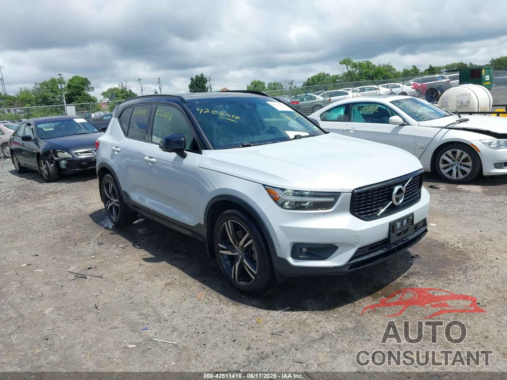 VOLVO XC40 2021 - YV4162UM8M2467055