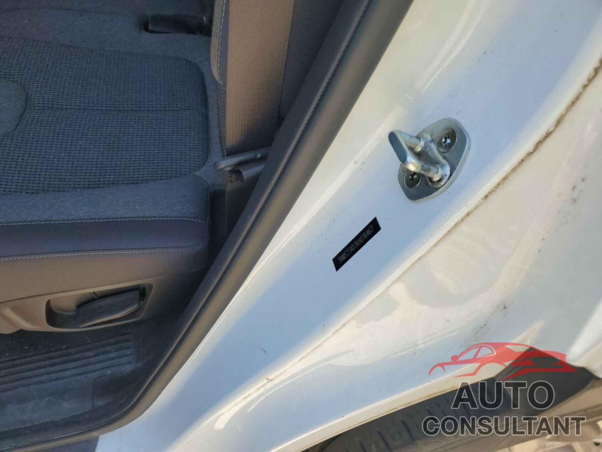 HYUNDAI SANTA FE 2019 - 5NMS23AD7KH076467