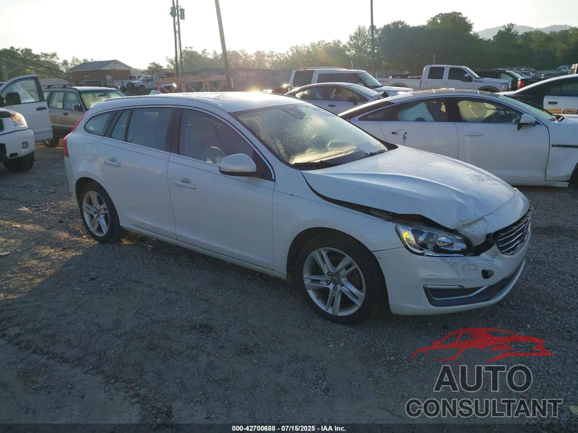 VOLVO V60 2015 - YV1612SBXF1190324