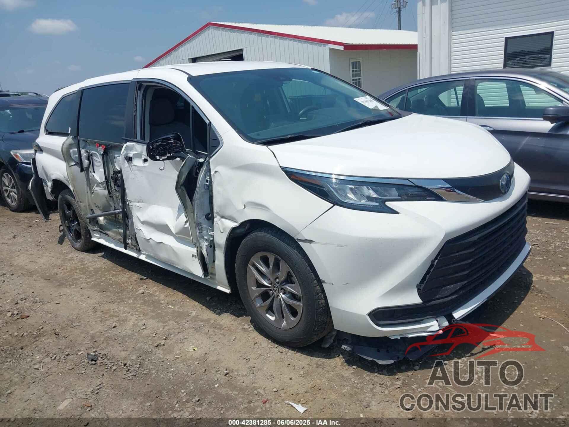 TOYOTA SIENNA 2021 - 5TDKRKEC6MS029020