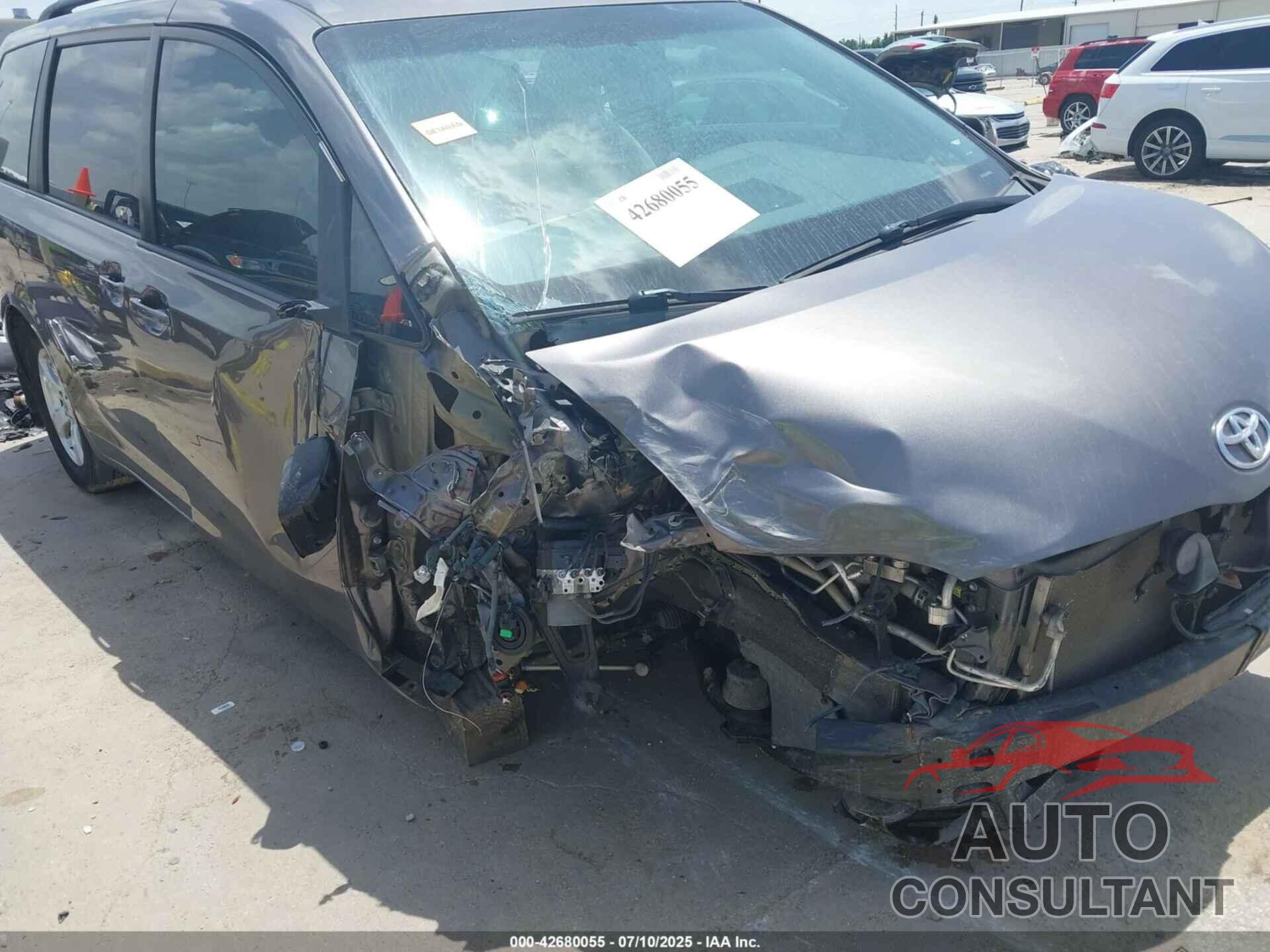 TOYOTA SIENNA 2015 - 5TDKK3DC0FS689388