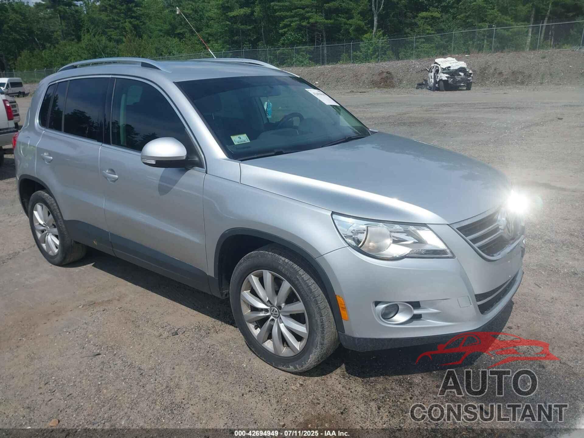 VOLKSWAGEN TIGUAN 2011 - WVGBV7AX8BW512471