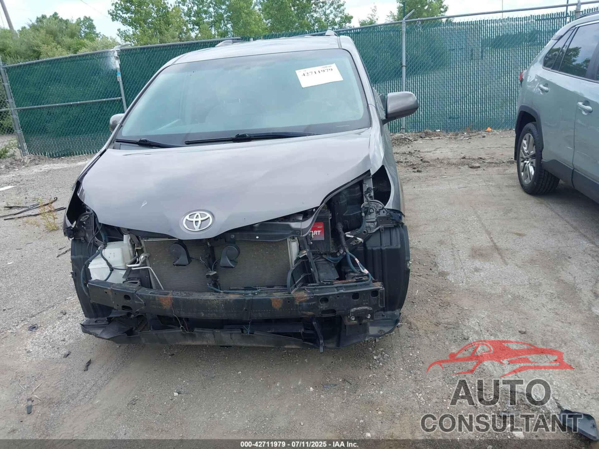 TOYOTA SIENNA 2015 - 5TDKK3DC8FS688568