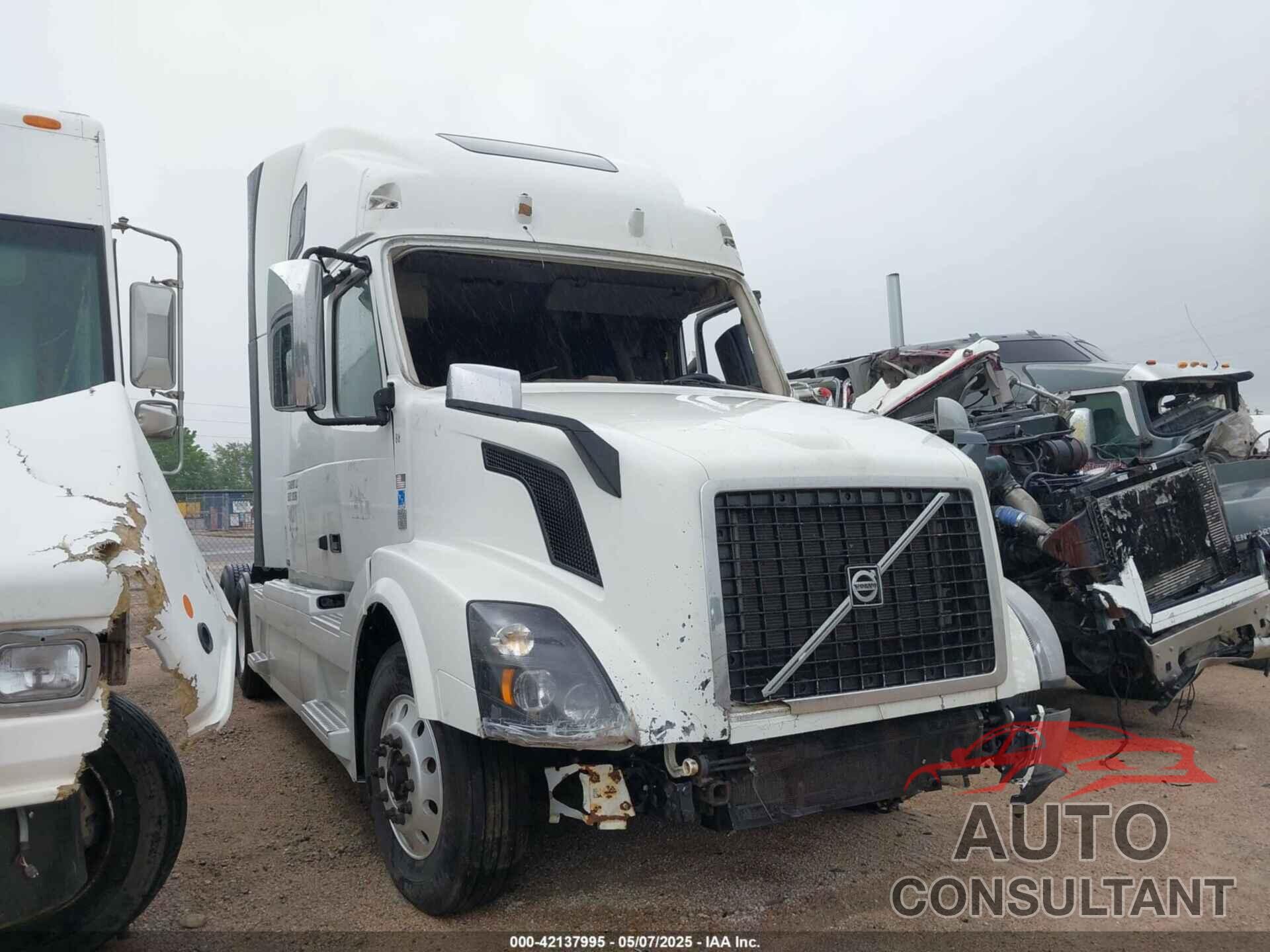 VOLVO VNL 2018 - 4V4NC9EHXJN893755