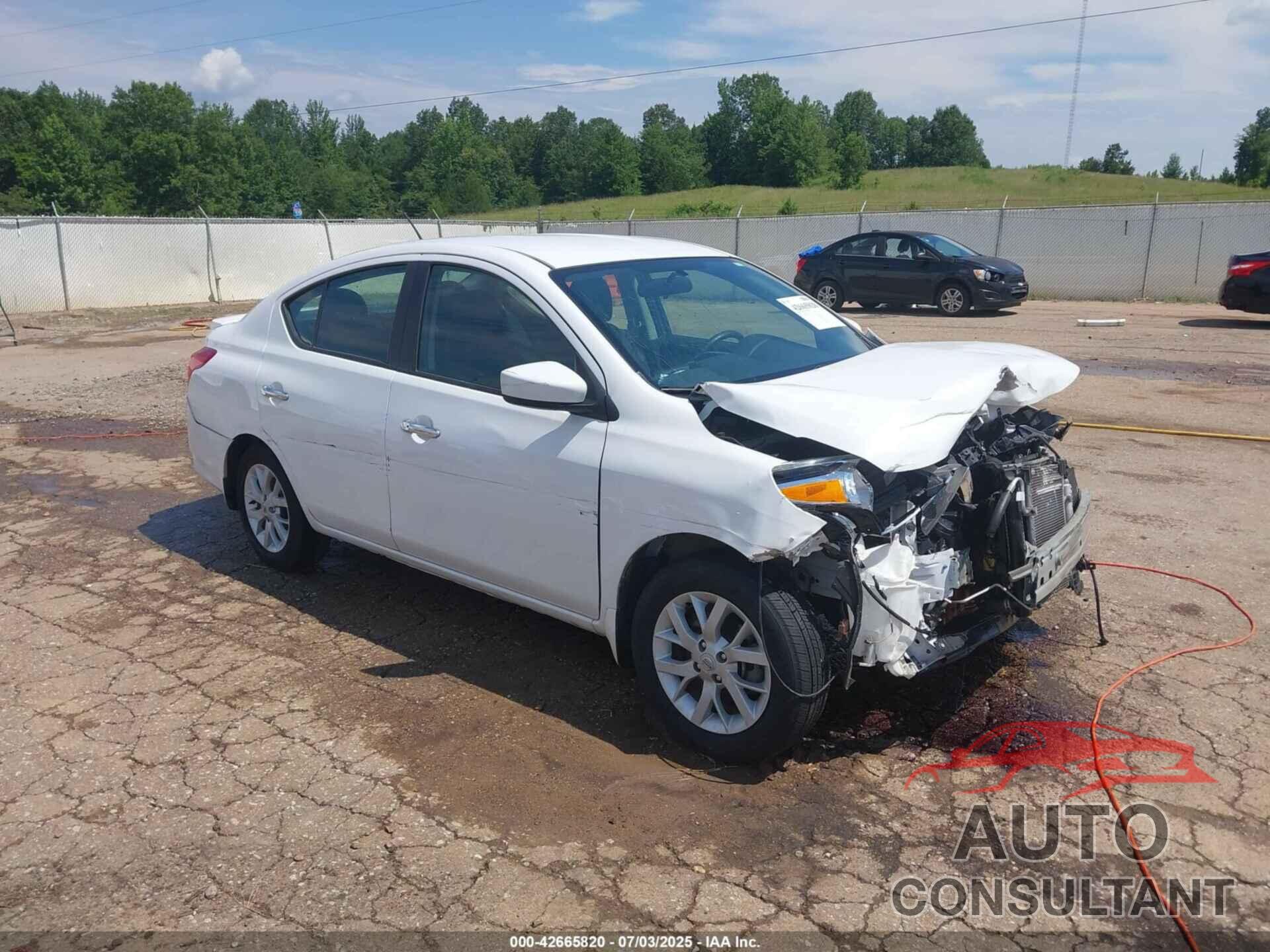 NISSAN VERSA 2019 - 3N1CN7AP3KL824540
