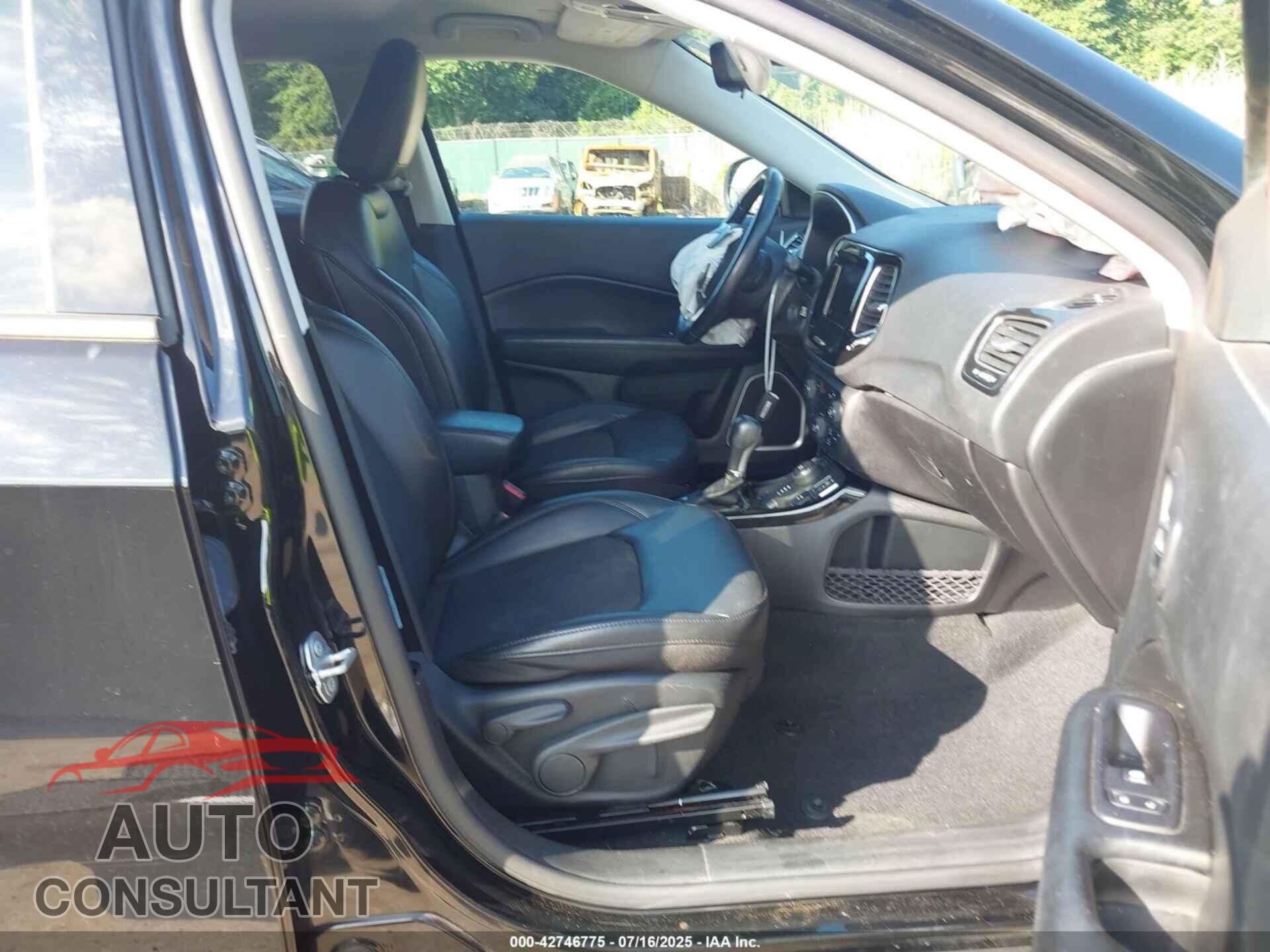 JEEP COMPASS 2020 - 3C4NJDBB6LT153708
