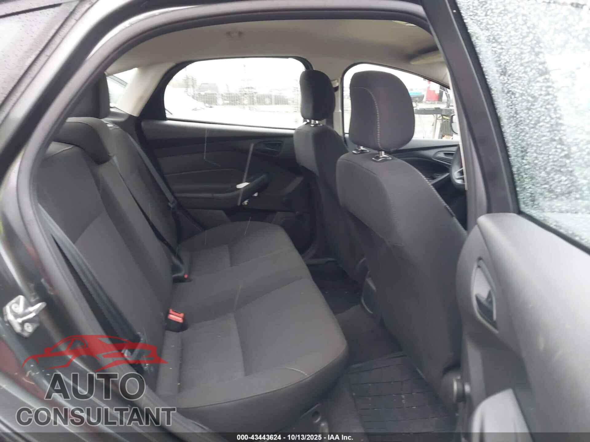 FORD FOCUS 2017 - 1FADP3E22HL329145