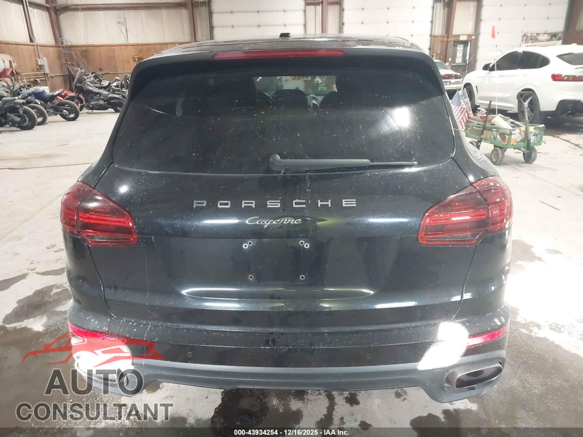 PORSCHE CAYENNE 2016 - WP1AA2A25GLA02461