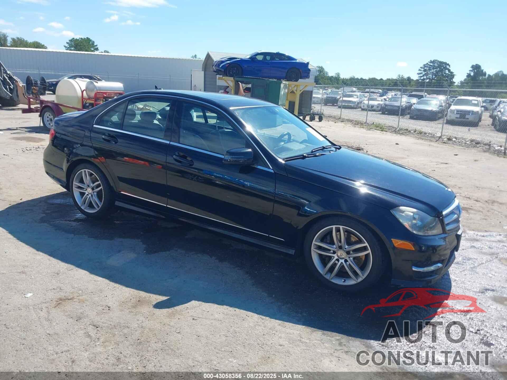 MERCEDES-BENZ C 300 2013 - WDDGF8AB2DR264162