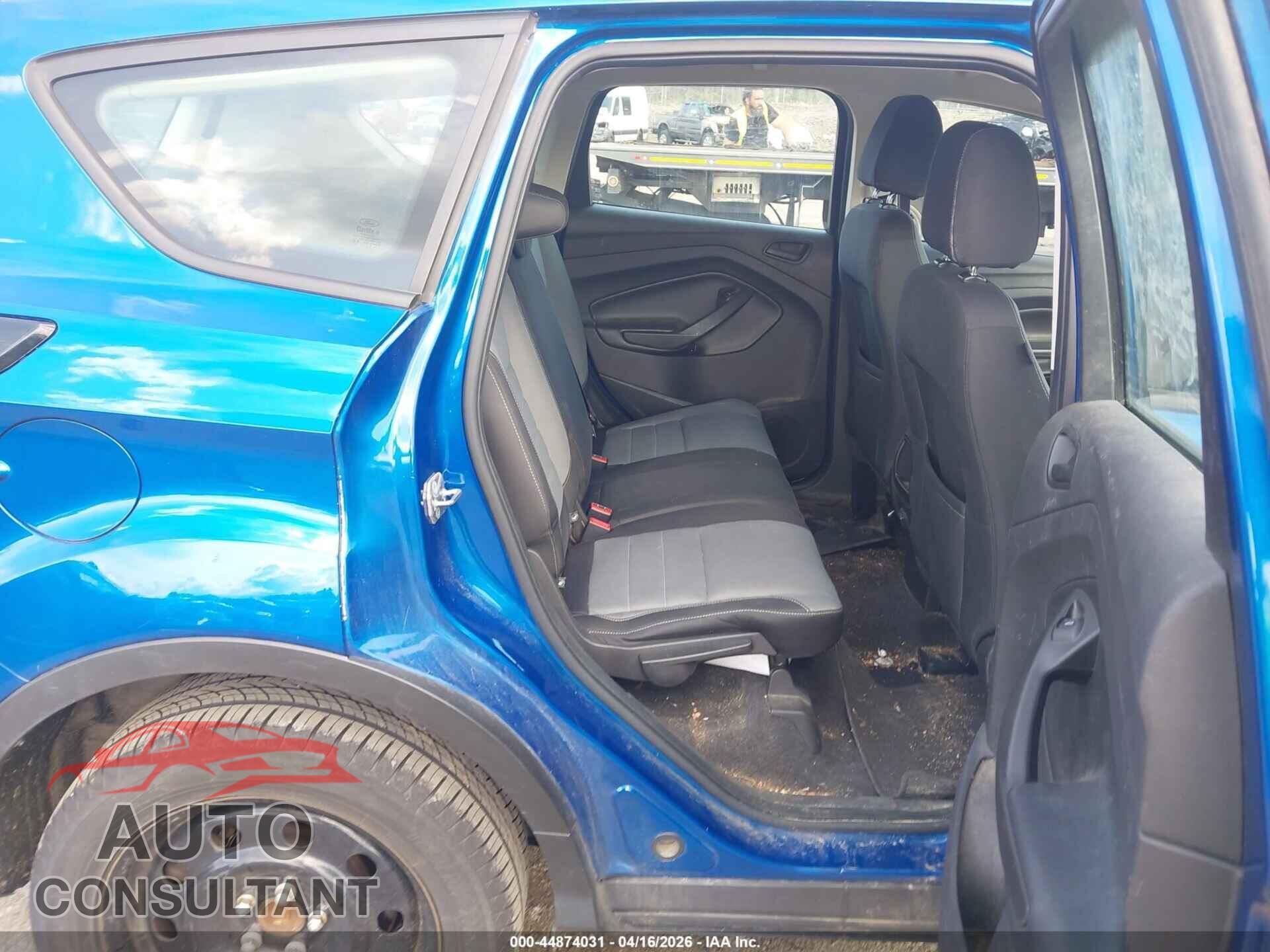 FORD ESCAPE 2017 - 1FMCU0F78HUC40645